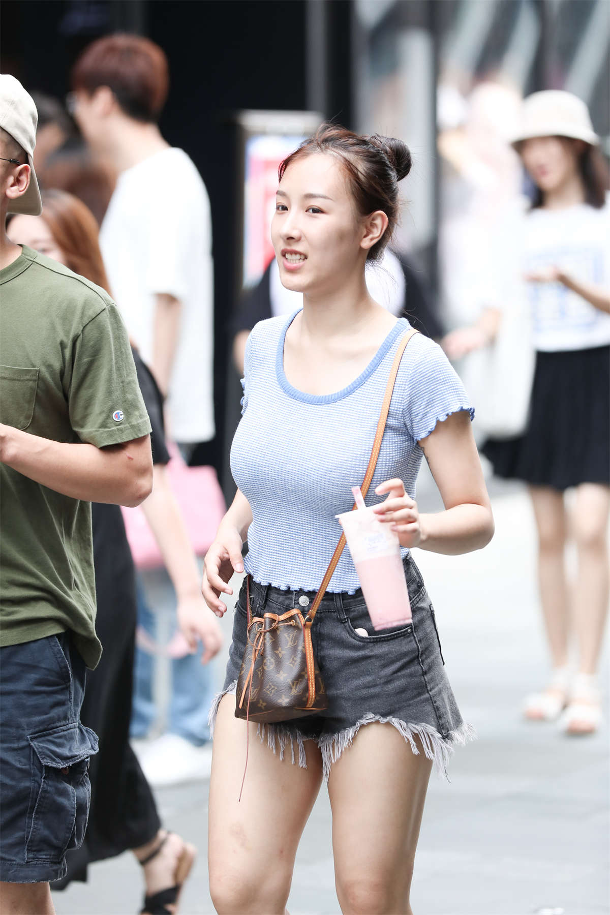 【辉辉赛贴-第二十一贴】一个字“大”！-日更街拍