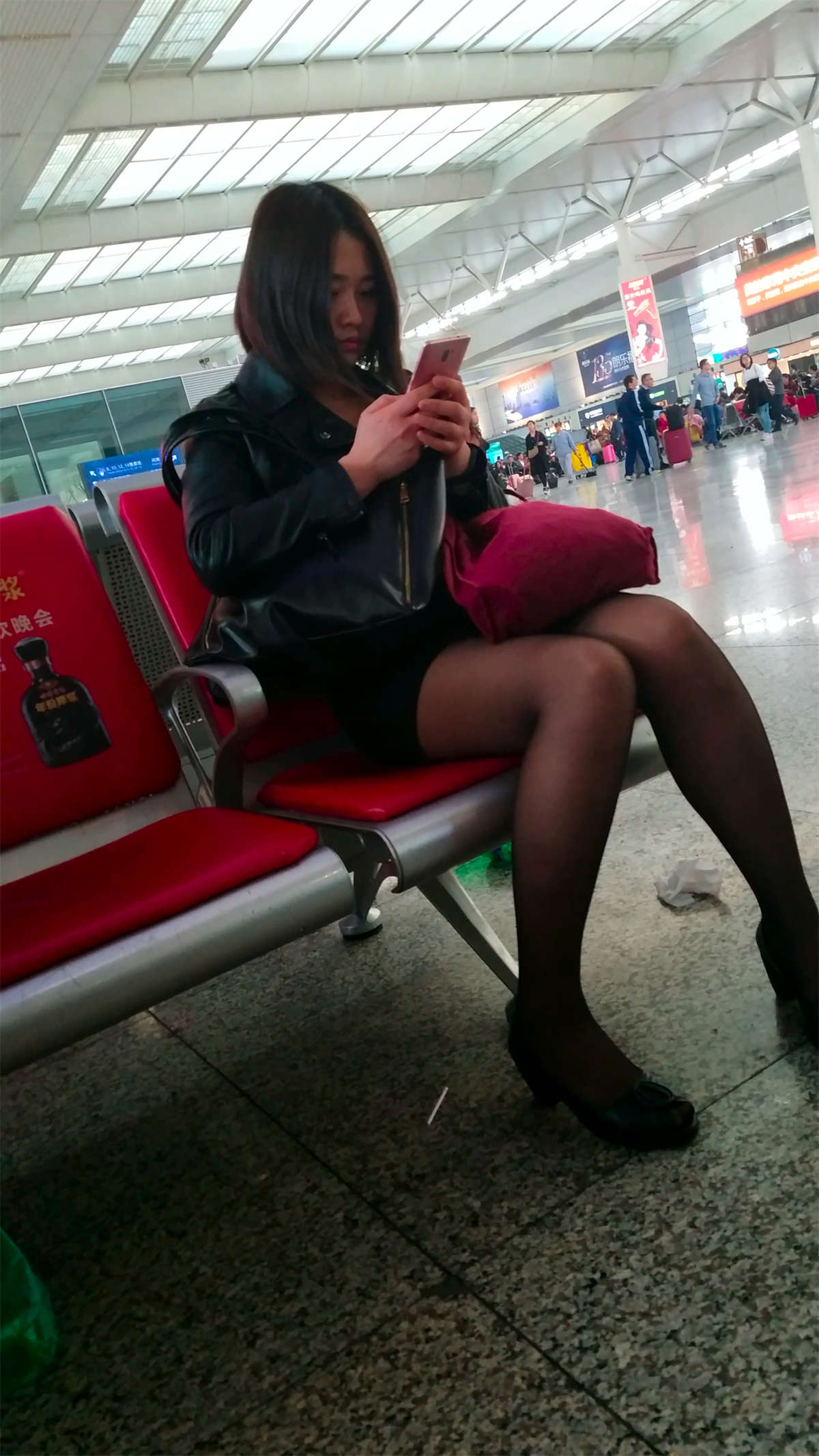 图片[2]-[4K高清视频]超性感黑丝美腿漂亮美女姐姐-日更街拍