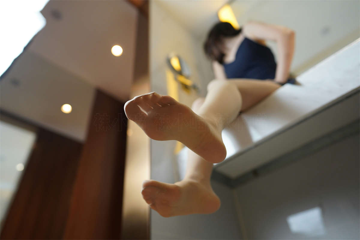 kittyWawa袜小喵 KT302 小溪-日更街拍