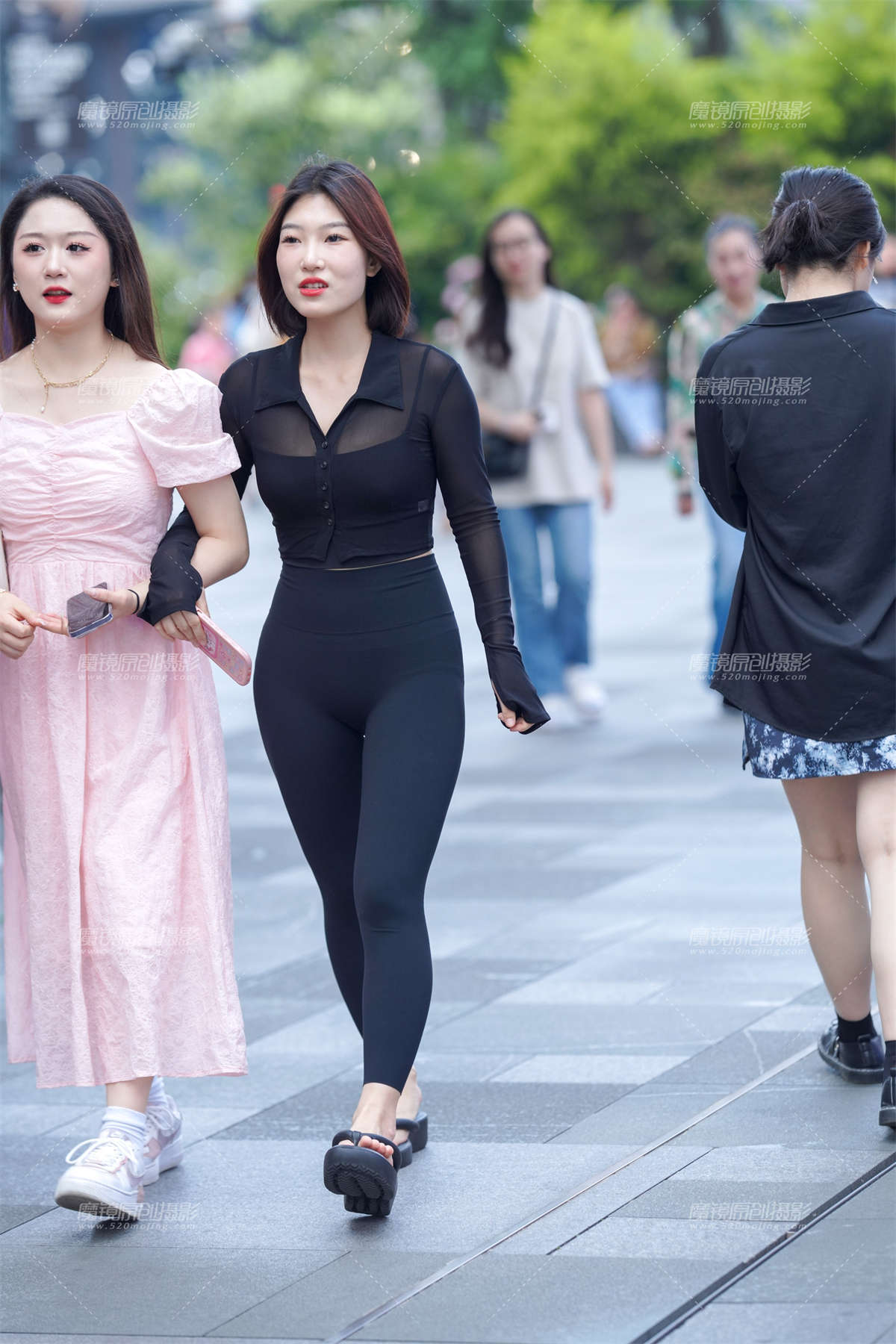 练的真饱满-日更街拍