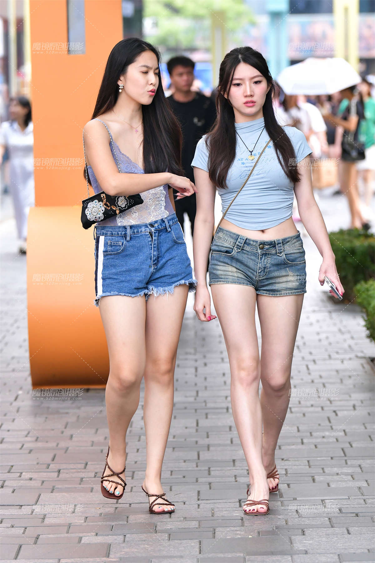 ★苗条牛仔热裤美女-日更街拍