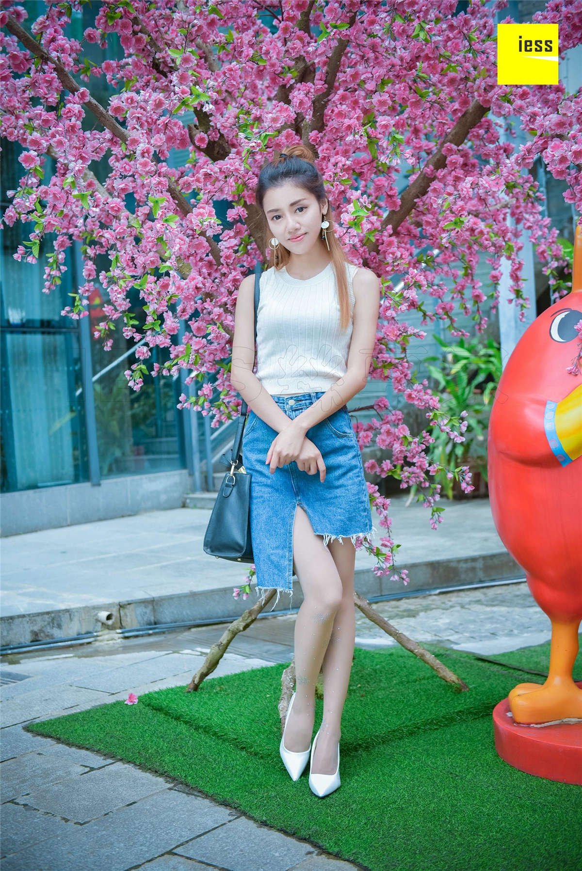 图片[2]-IESS异思趣向 丝享家107期：水晶白色丝袜晶晶-日更街拍