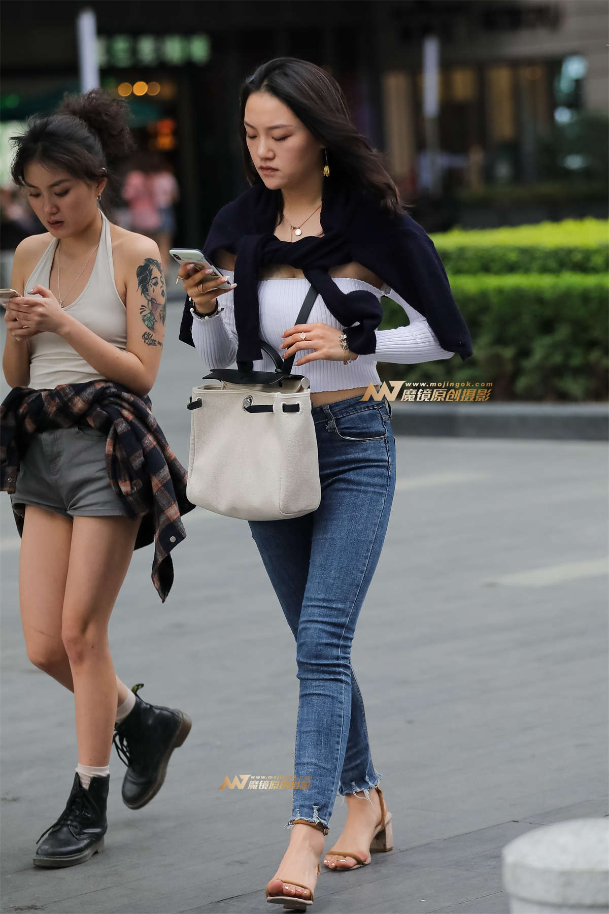 紧T紧牛好身材-日更街拍