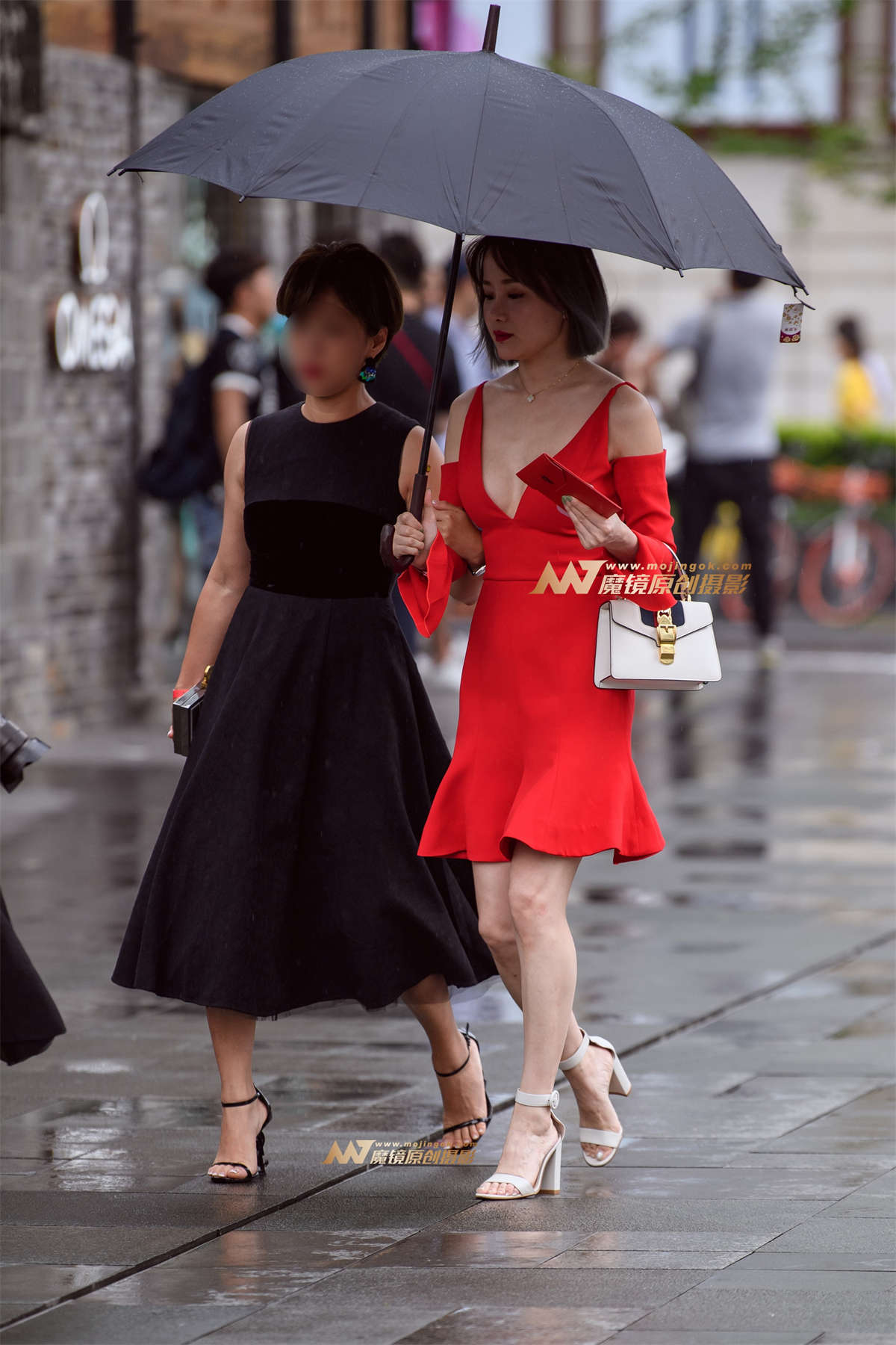 【久久赛帖】红裙低胸美女-日更街拍