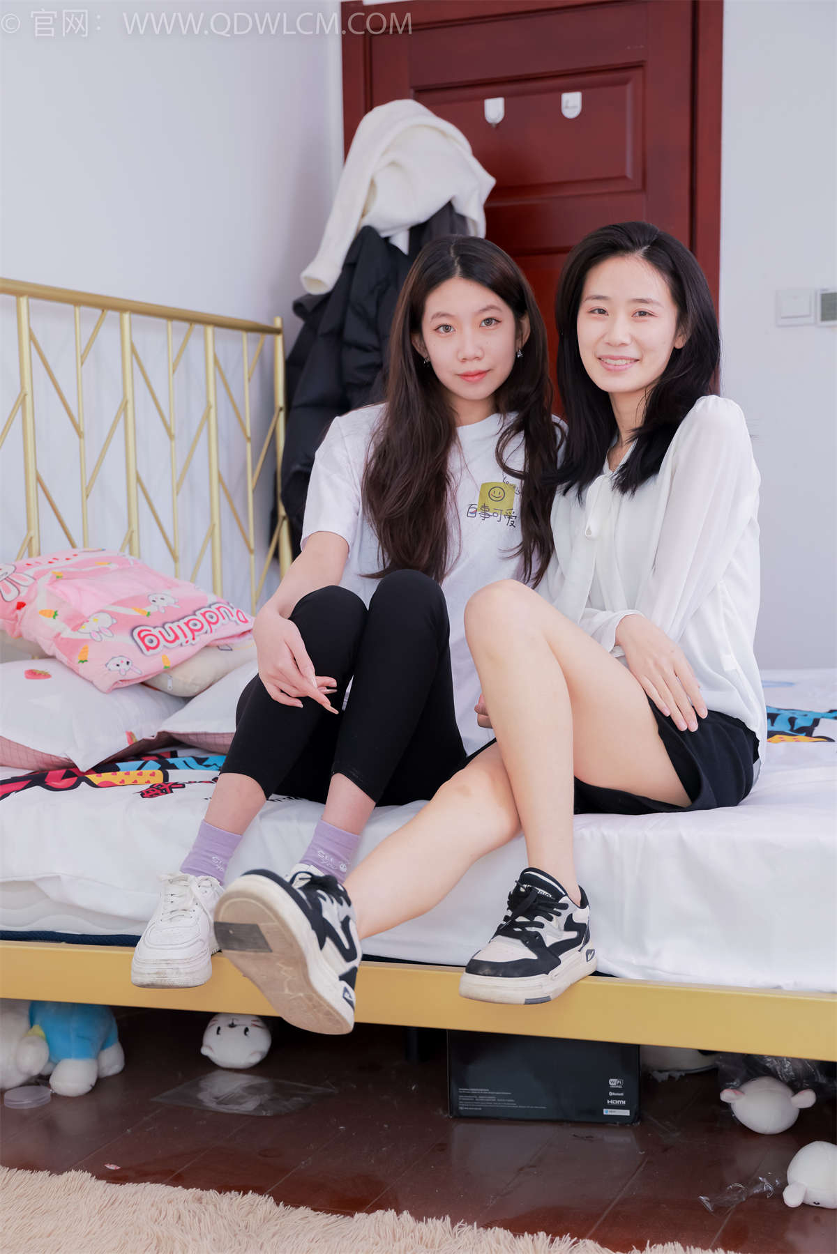 物恋传媒 NO.1657 菜菜-纤纤-闪烁的星星-日更街拍