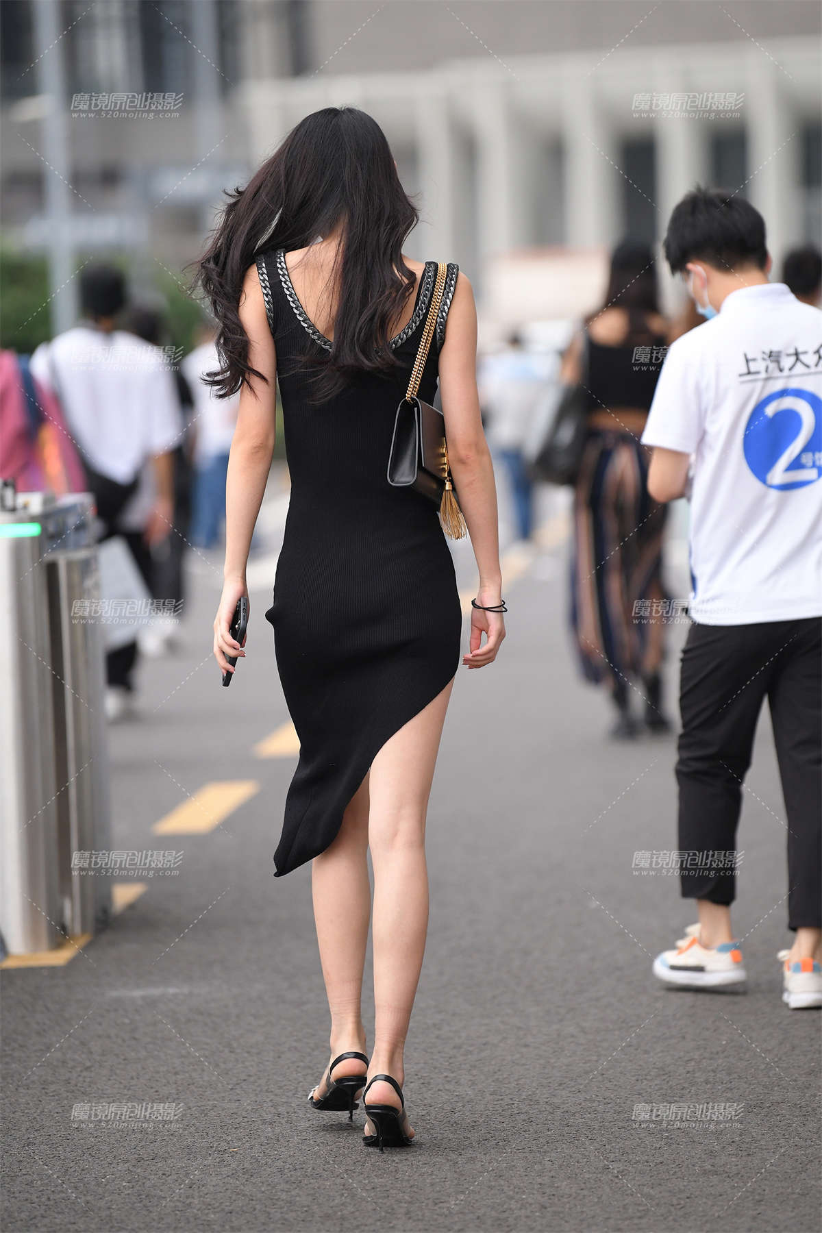 图片[2]-修长的大长腿美女-日更街拍