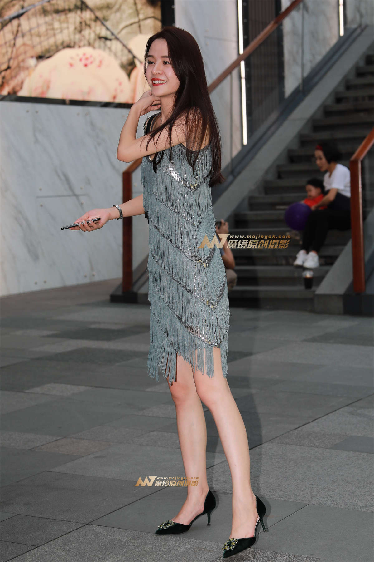 【凯恩赛帖】身材苗条颜值不错的辣妈-日更街拍