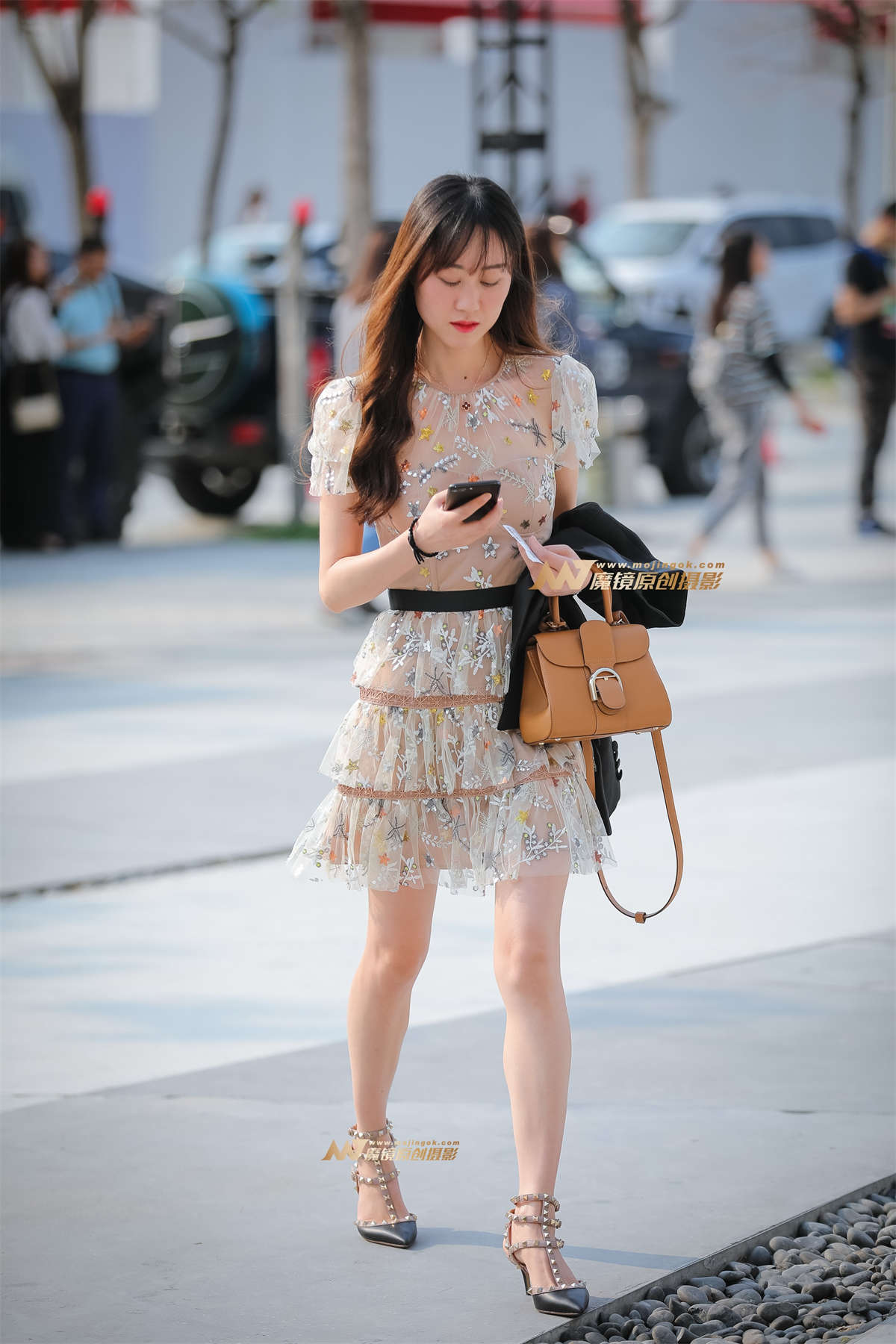 白肤美腿小姐姐-日更街拍