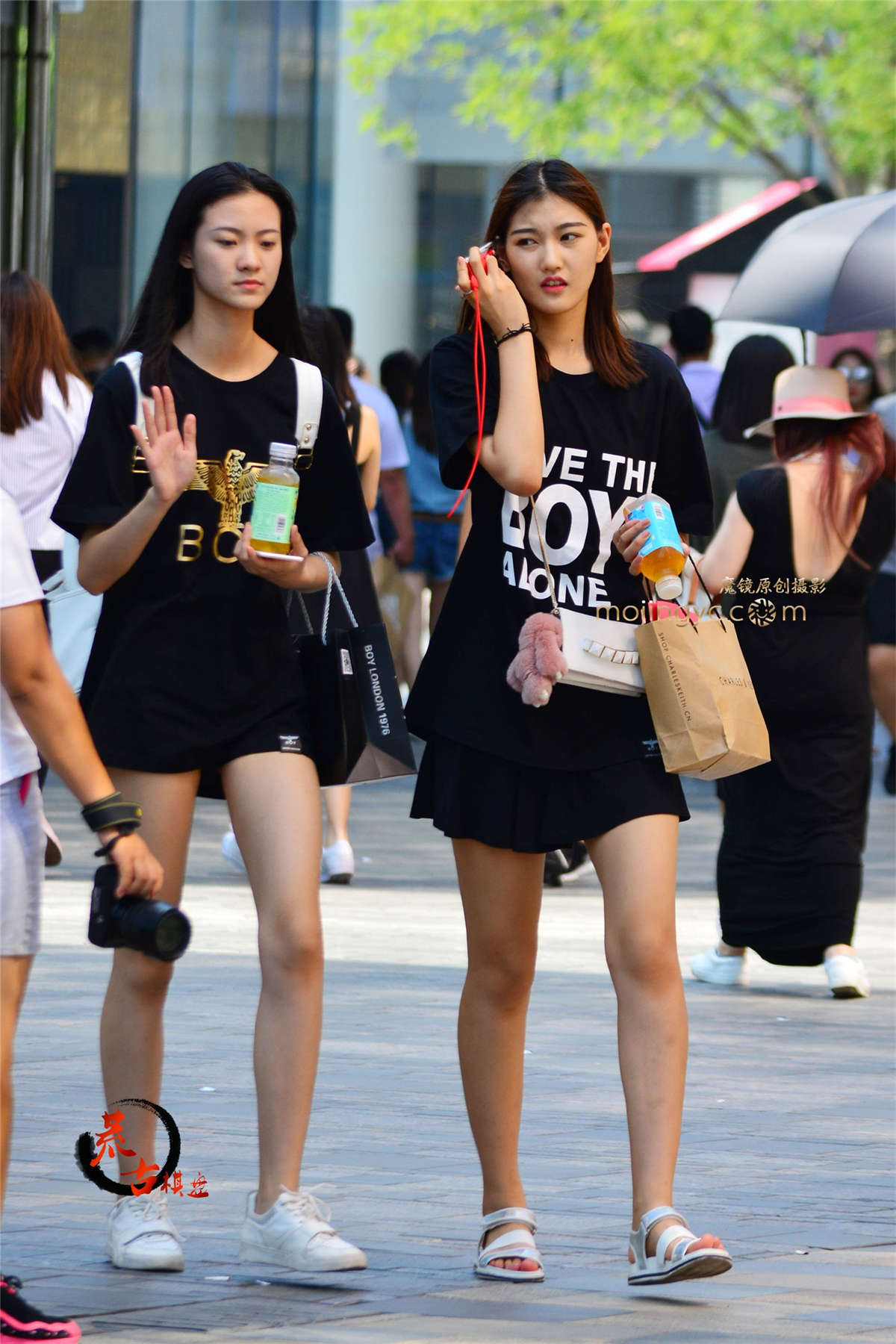 8-15 大T恤下的美腿-日更街拍