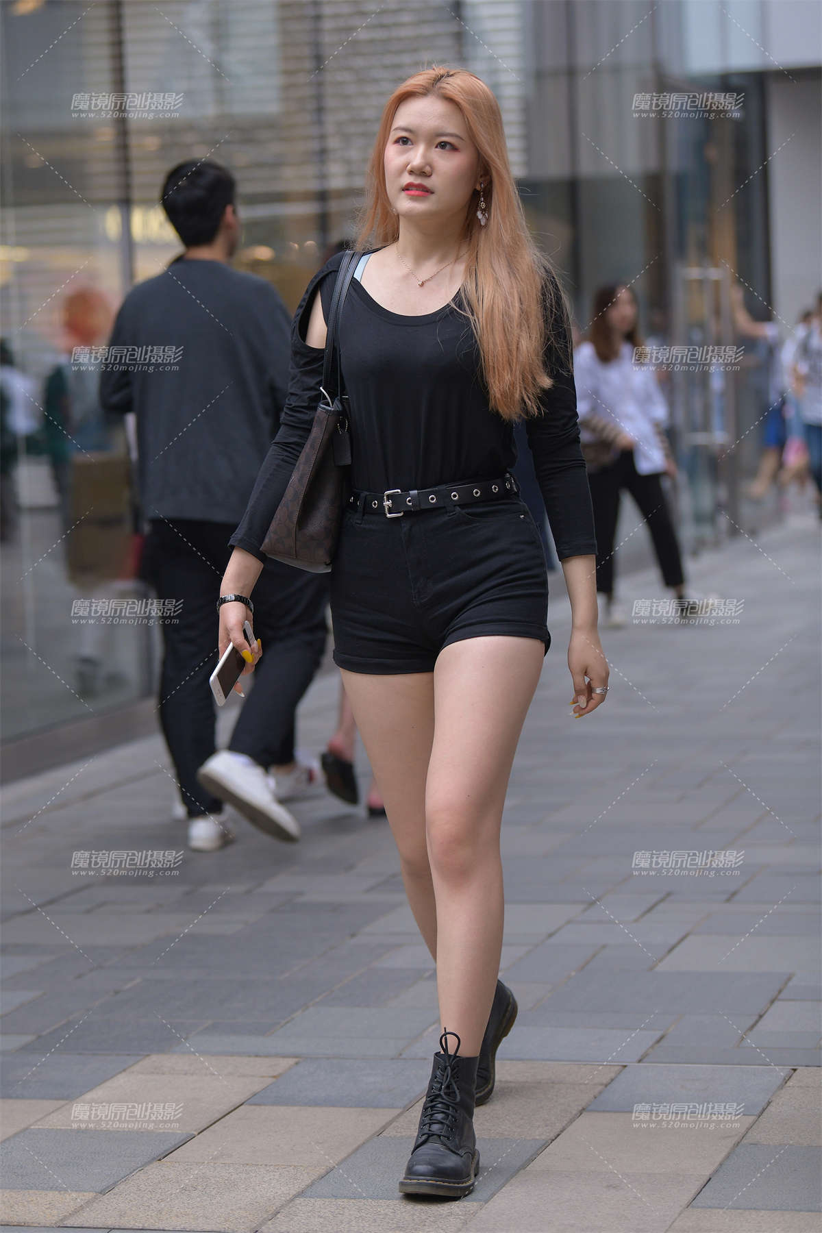 【街拍之魂赛帖】笑起来牙齿好白-日更街拍