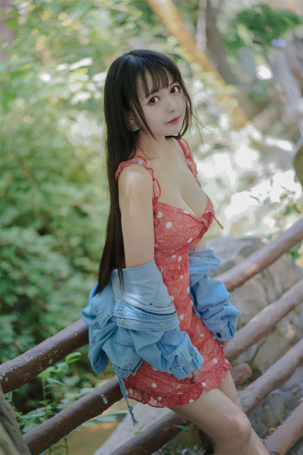 YITUYU艺图语 2023.12.05 红裙女孩 黑猫猫OvO插图1