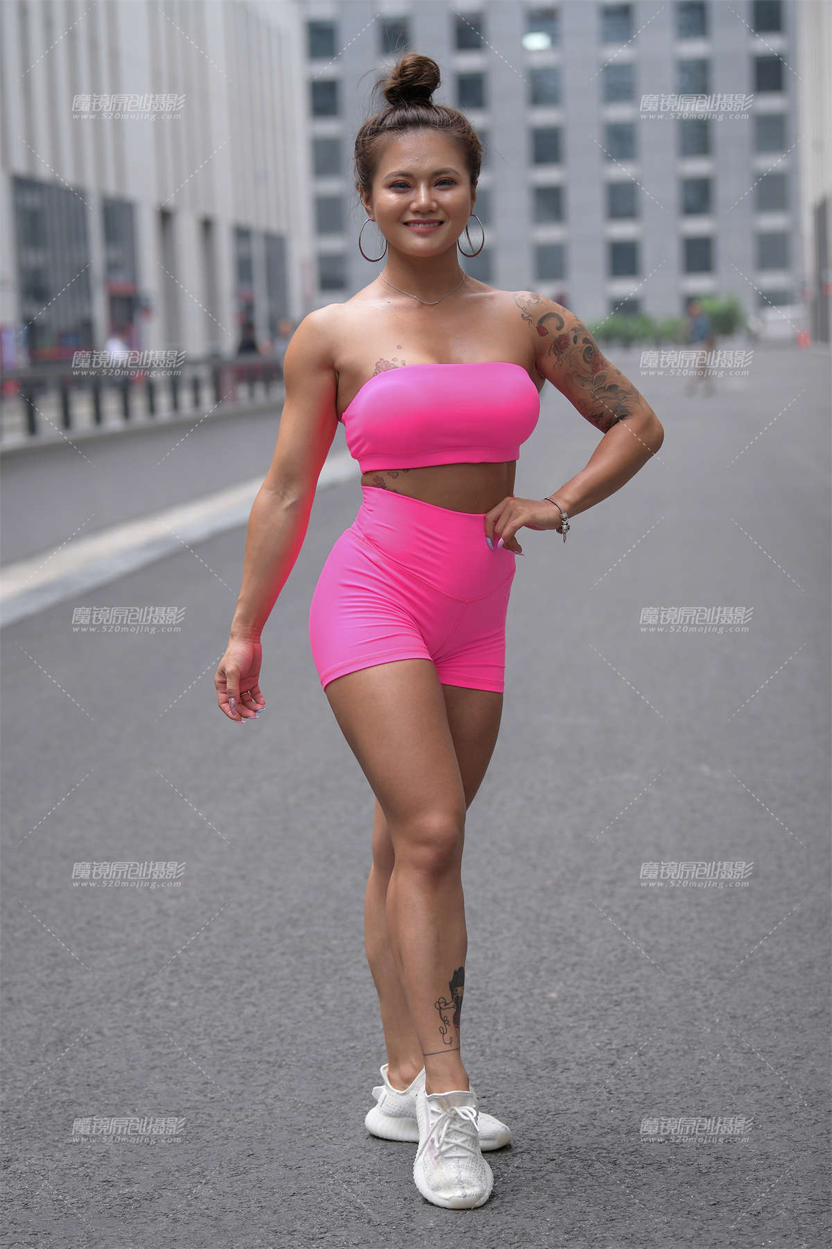 【街拍之魂赛帖】粉色蜜桃臀美女-日更街拍