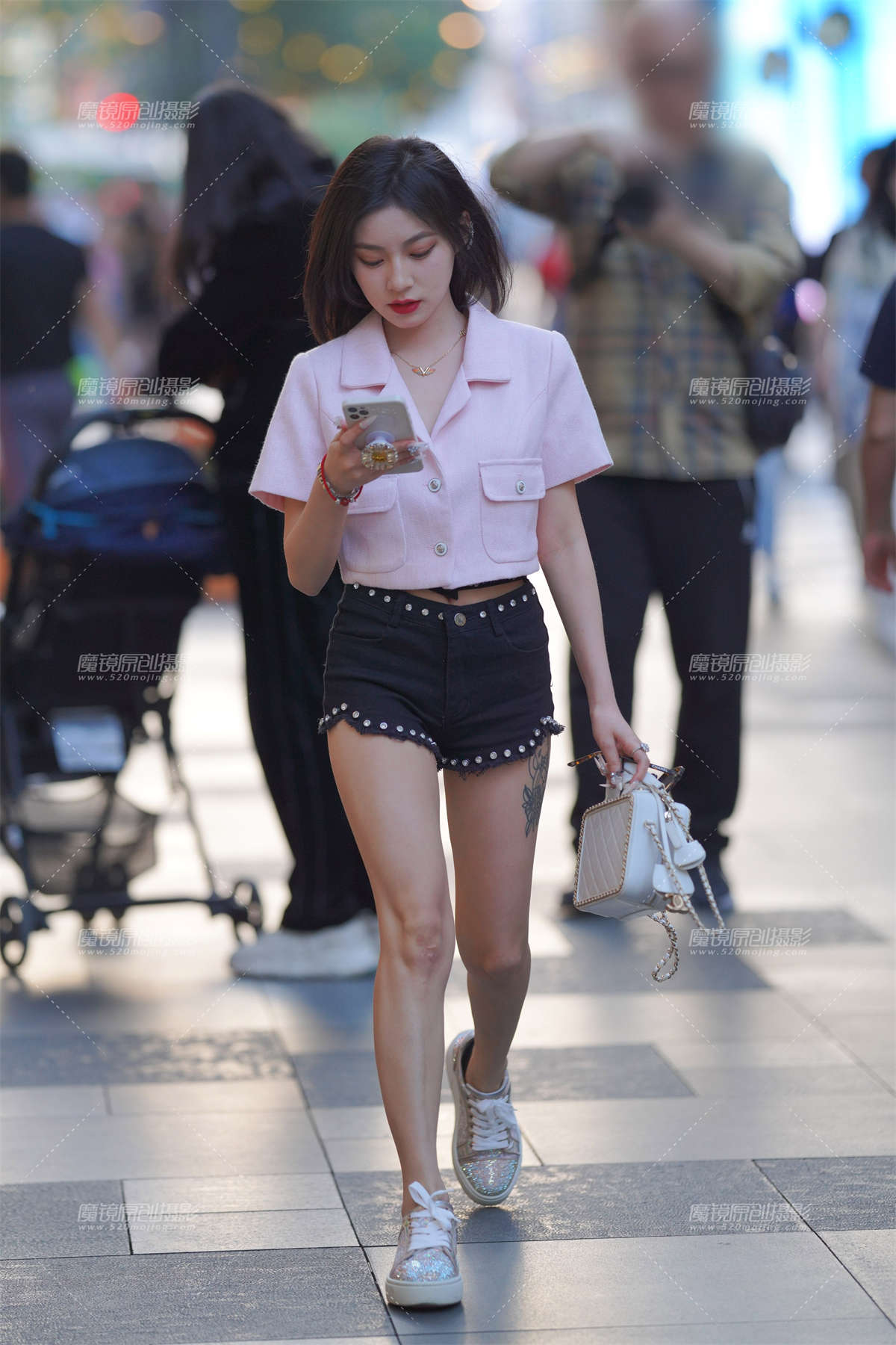 热裤小妹-日更街拍