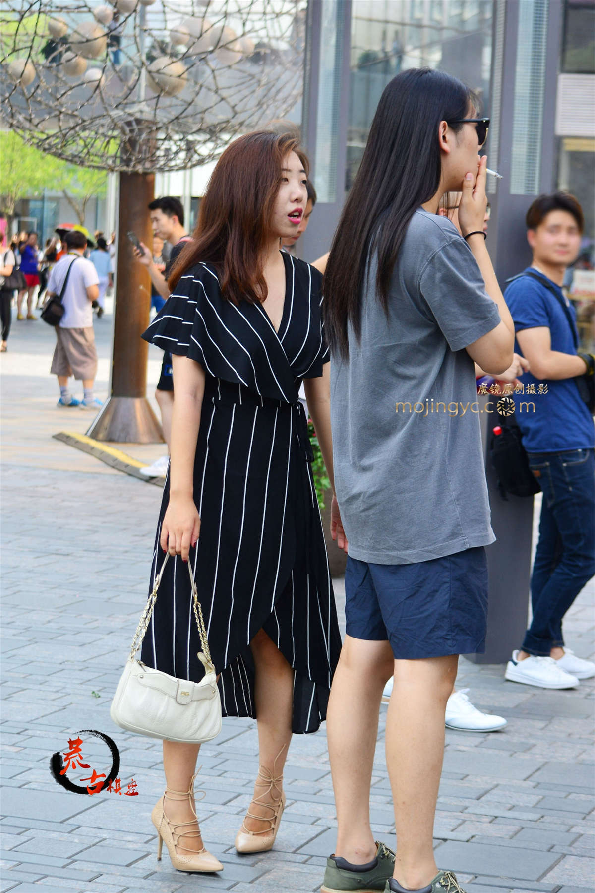 8-15 深V黑白格大衣-日更街拍