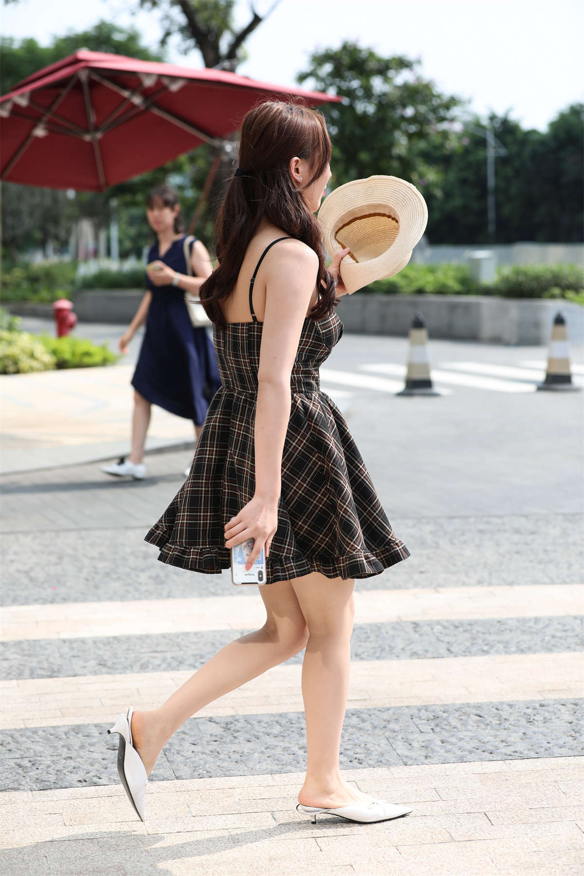 图片[2]-【辉辉赛贴-第十二贴】格子连衣裙胸前一抹白-日更街拍