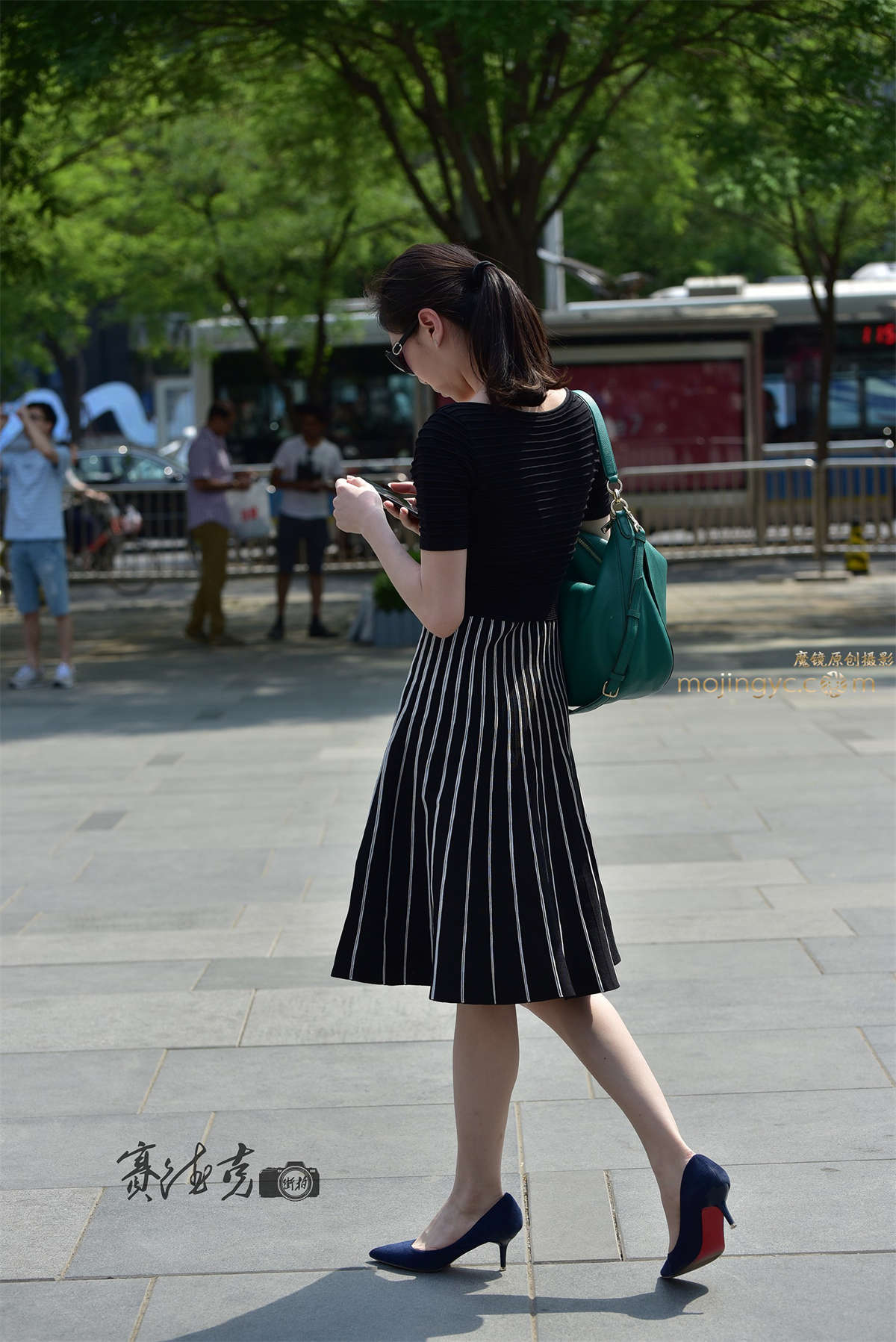 图片[2]-连衣裙少妇-日更街拍