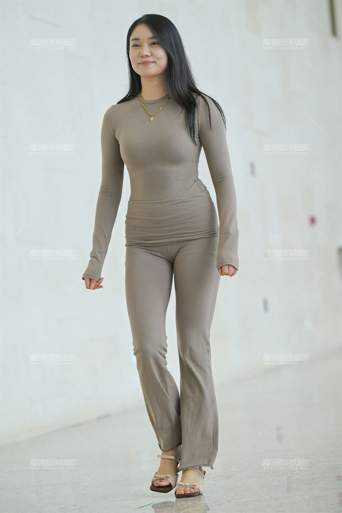 紧致长裤-日更街拍