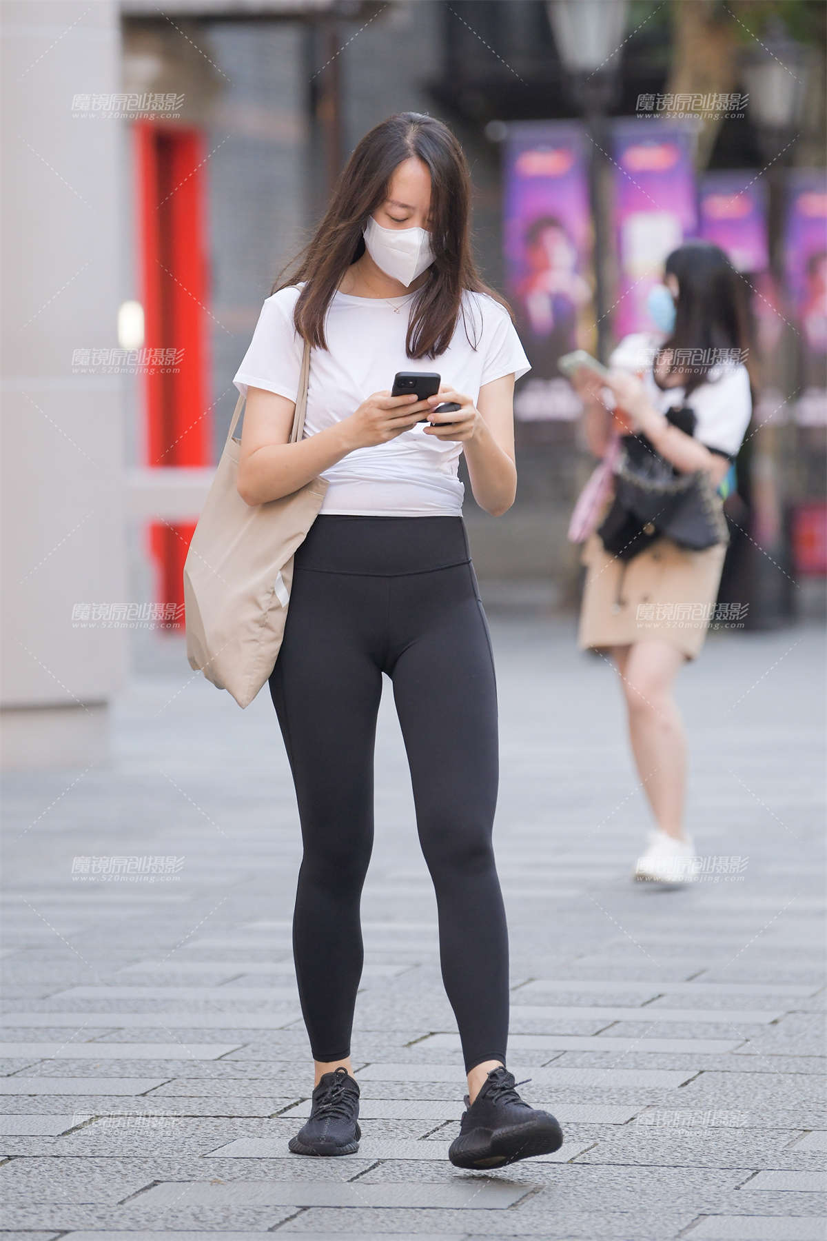 一路看手机-日更街拍