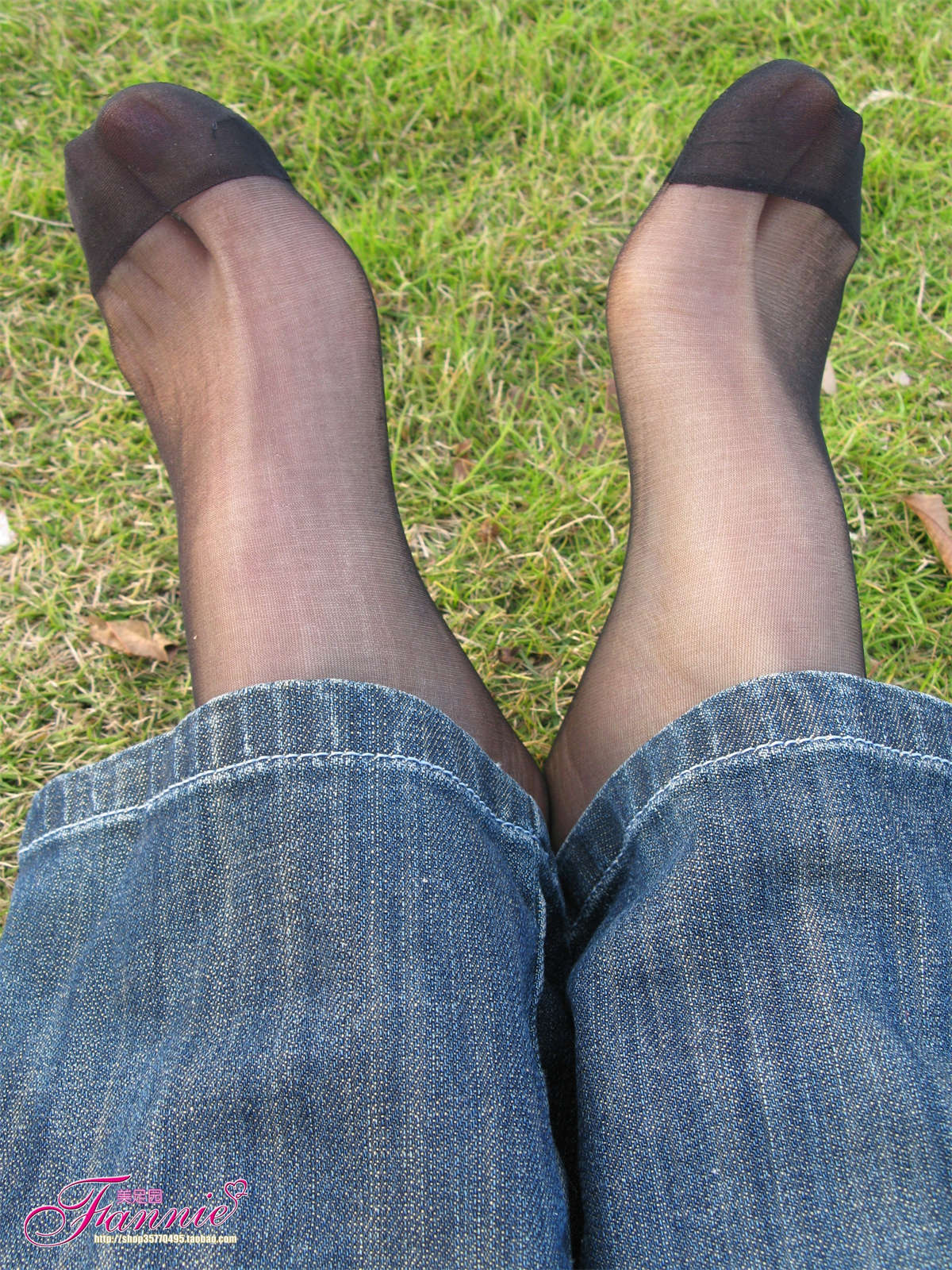 Fannie芬妮美足园NO.642 窃窃丝语黑丝-日更街拍