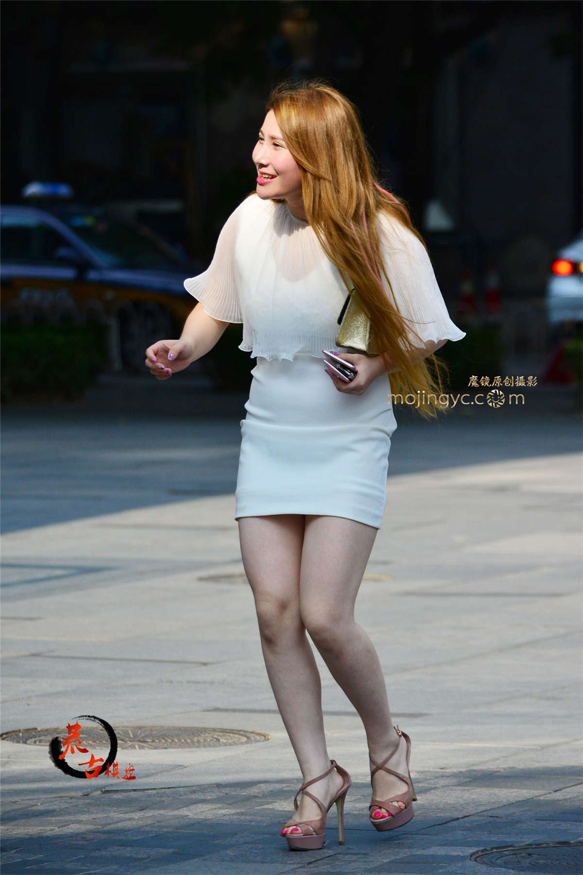 8-15白色紧身包臀裙-日更街拍