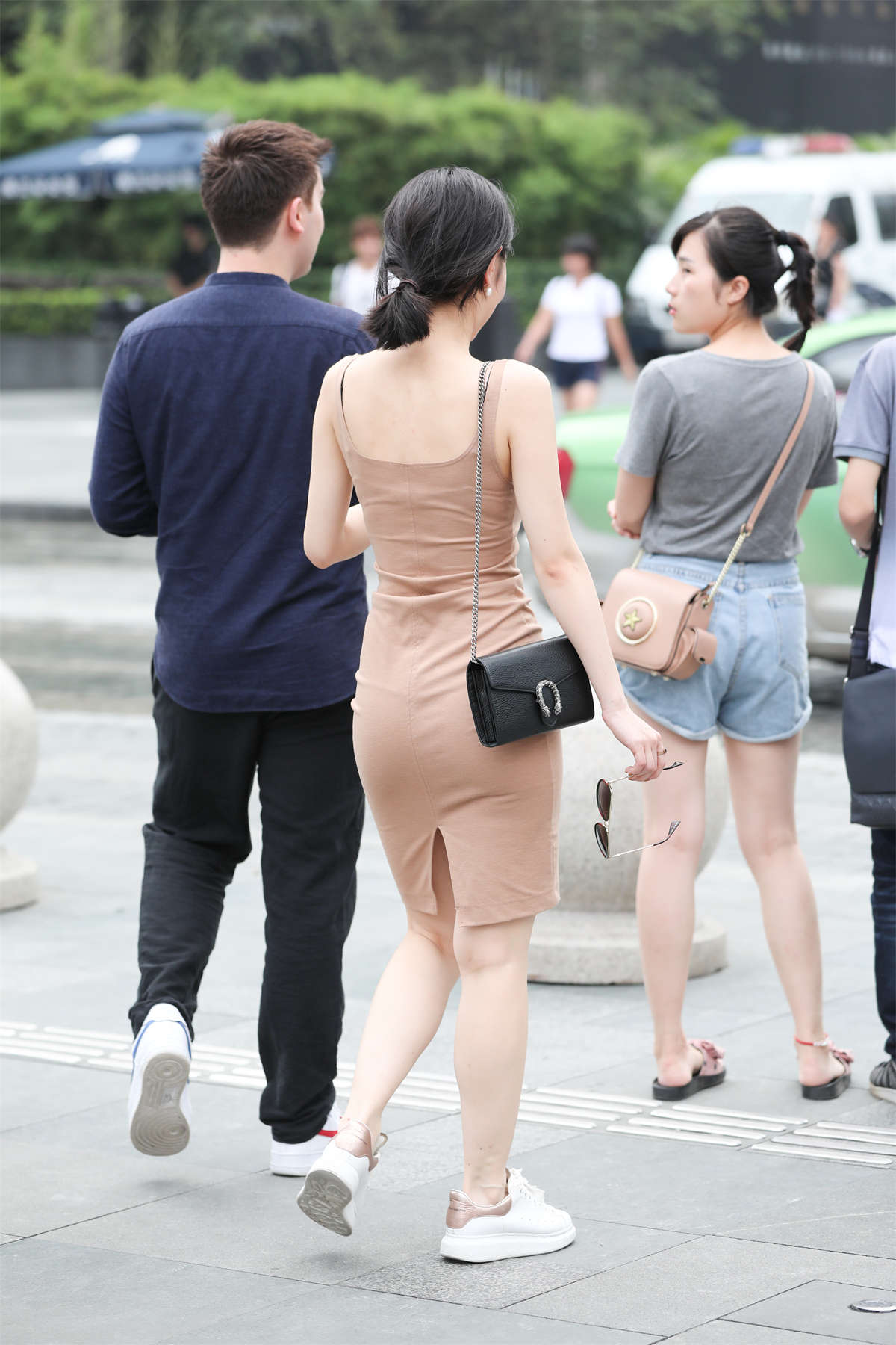 图片[2]-【辉辉赛贴-第十九贴】紧绷的驼色连衣裙-日更街拍