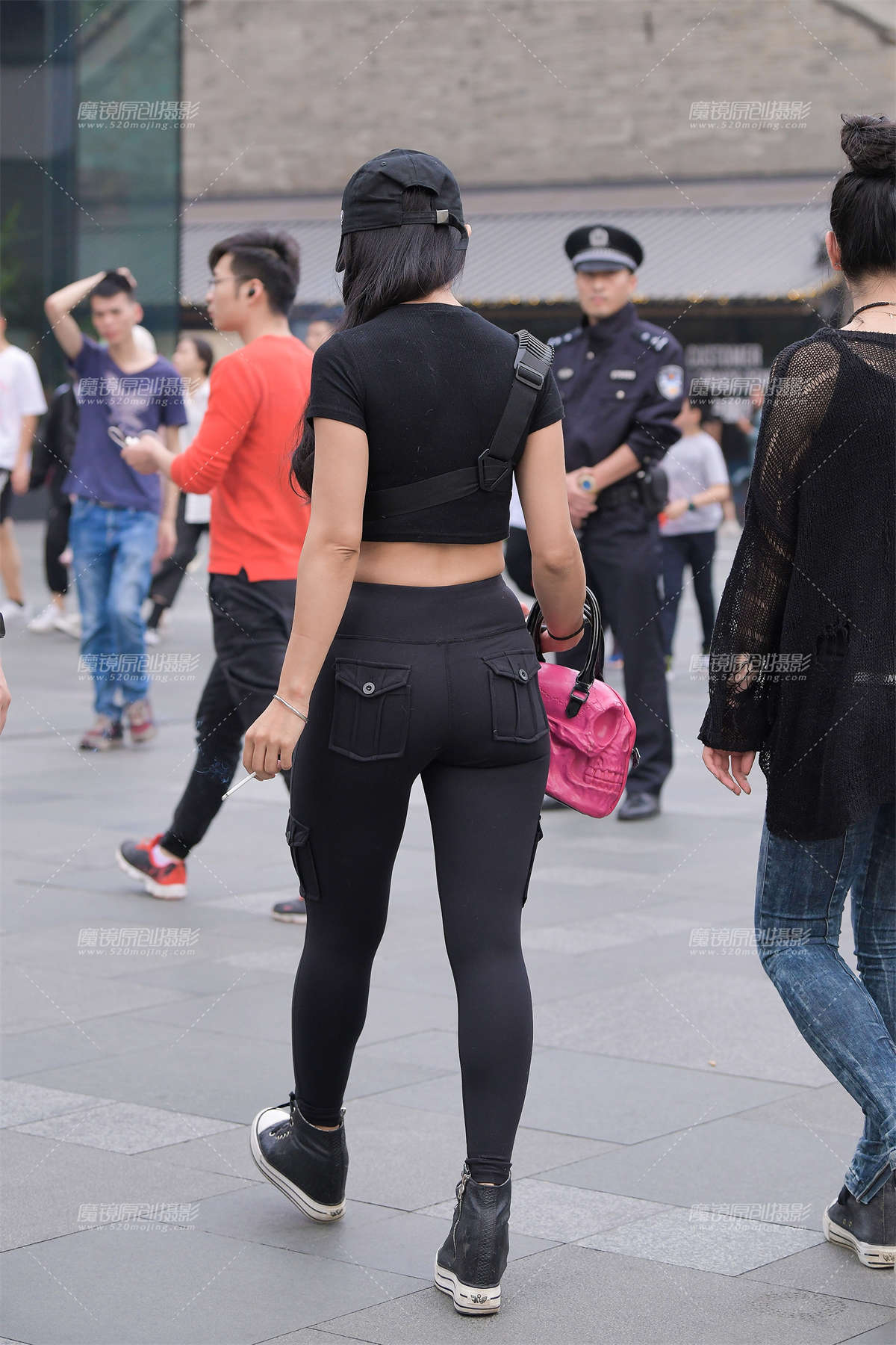 图片[2]-工装紧身裤小姐姐-日更街拍