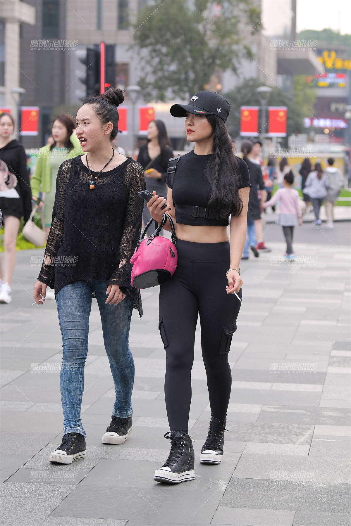 工装紧身裤小姐姐-日更街拍