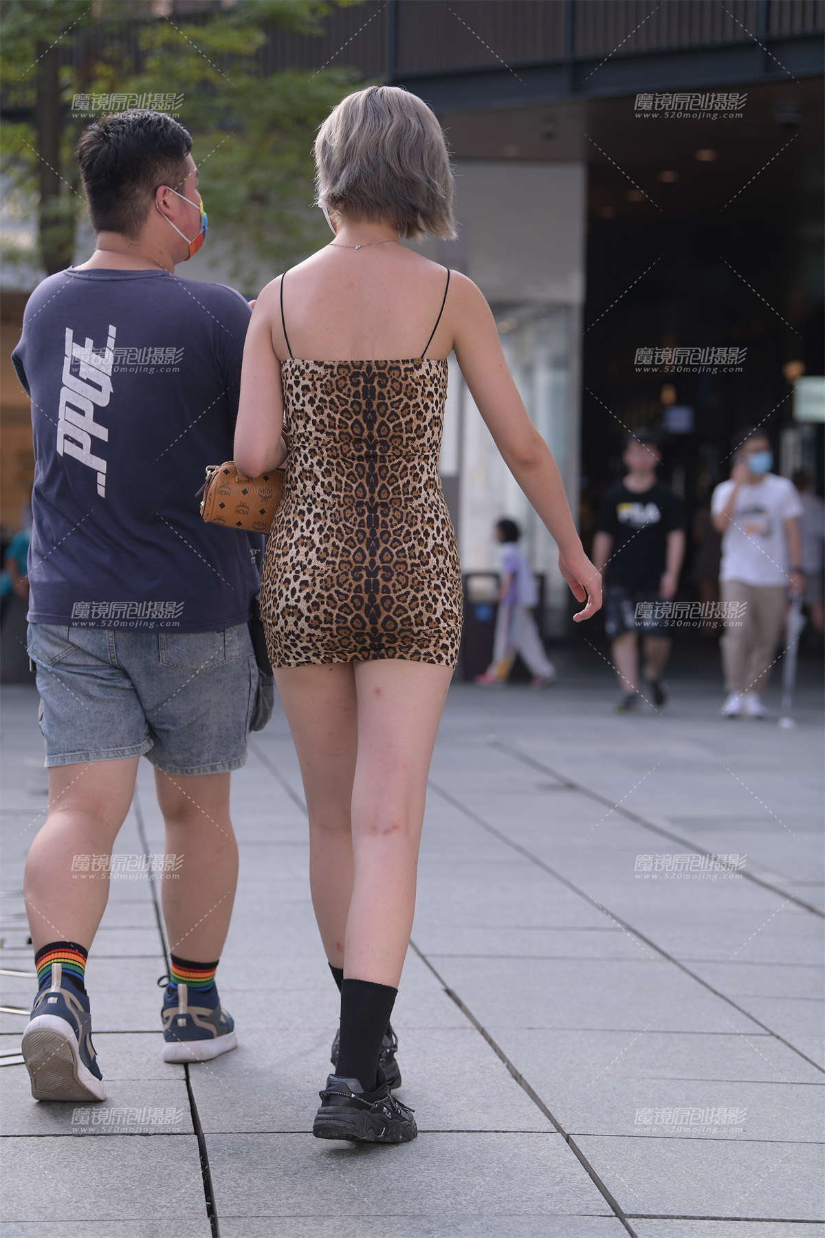 图片[2]-吊带豹纹包臀裙-日更街拍