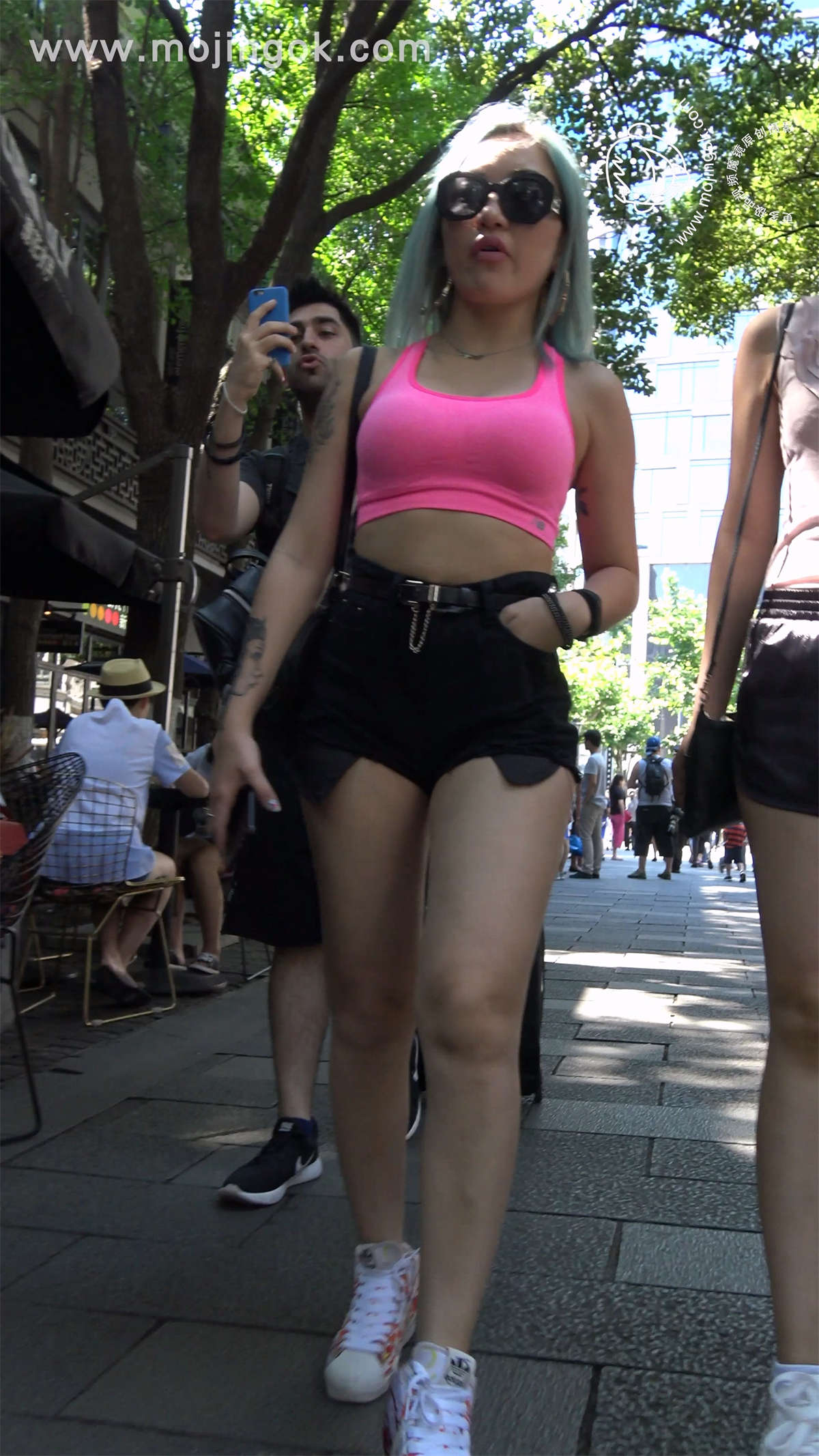 丰满大肉臀超短热裤大咪咪少妇-日更街拍