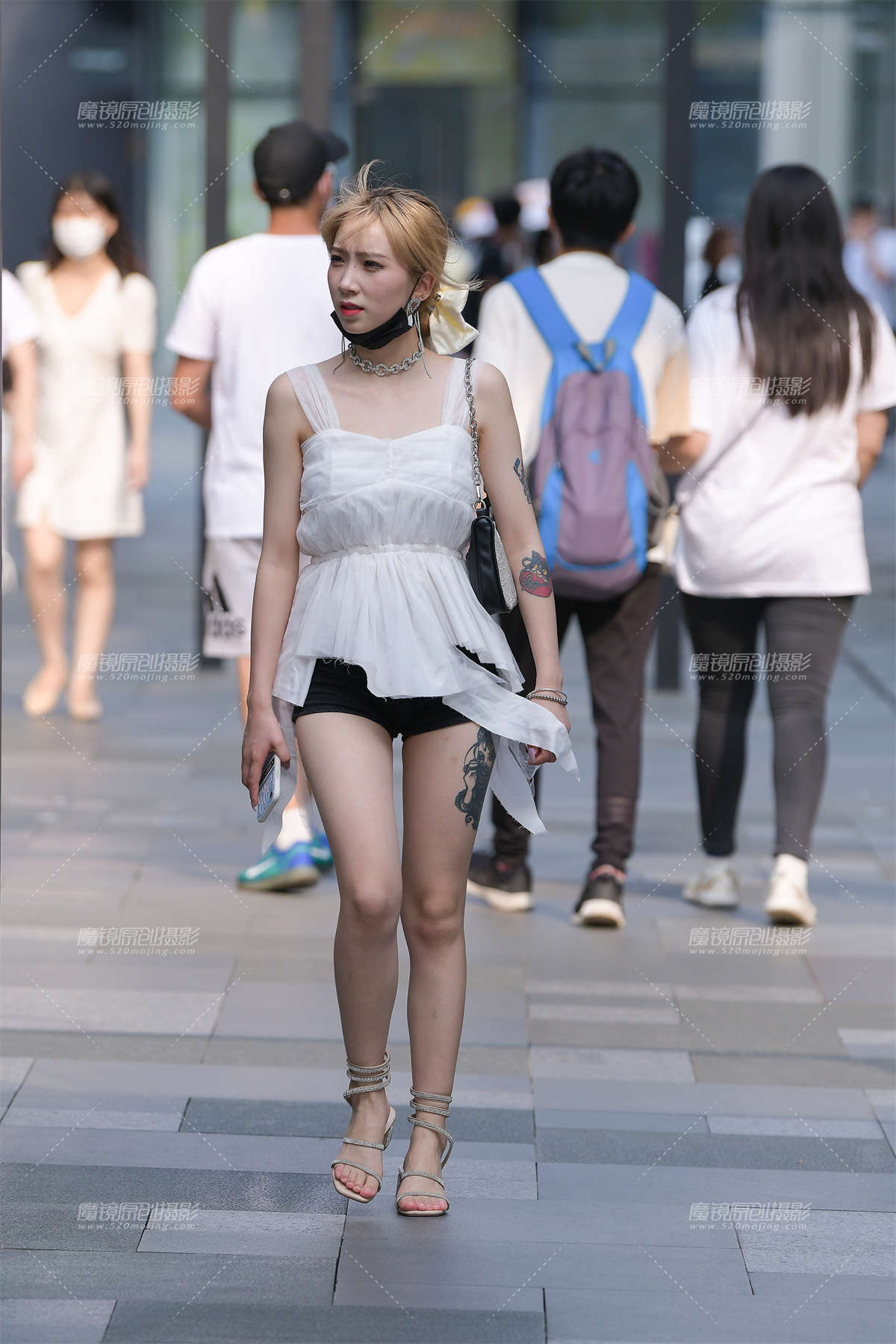 【视觉冲击赛贴】逆光de热裤玉腿女孩-日更街拍