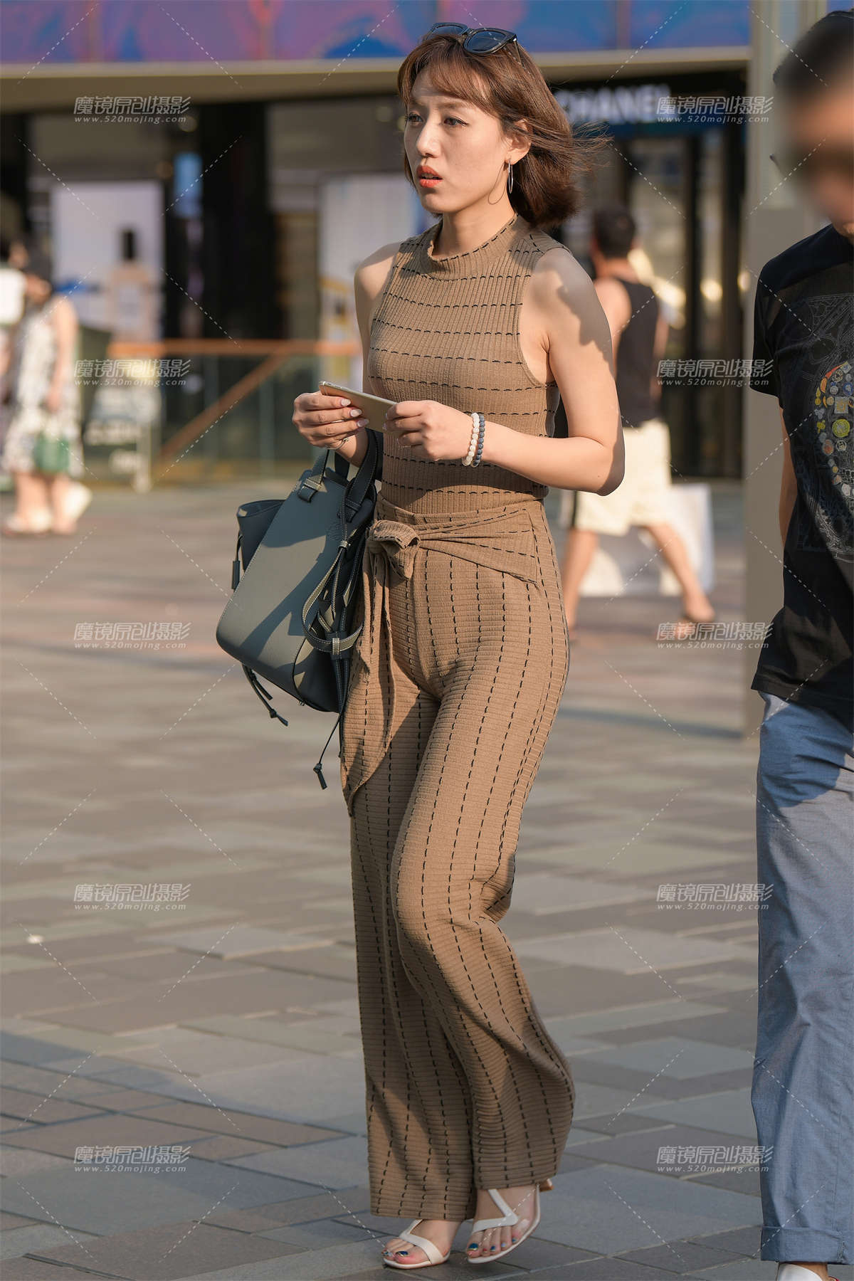 【街拍之魂赛帖】丰韵美少女__-日更街拍