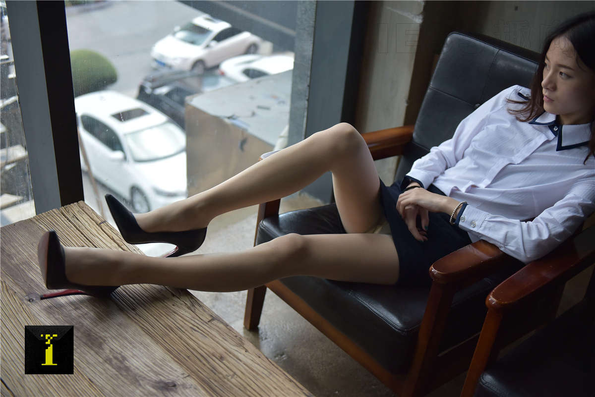 IESS异思趣向 普惠集107 小六的职业肉丝演示-日更街拍