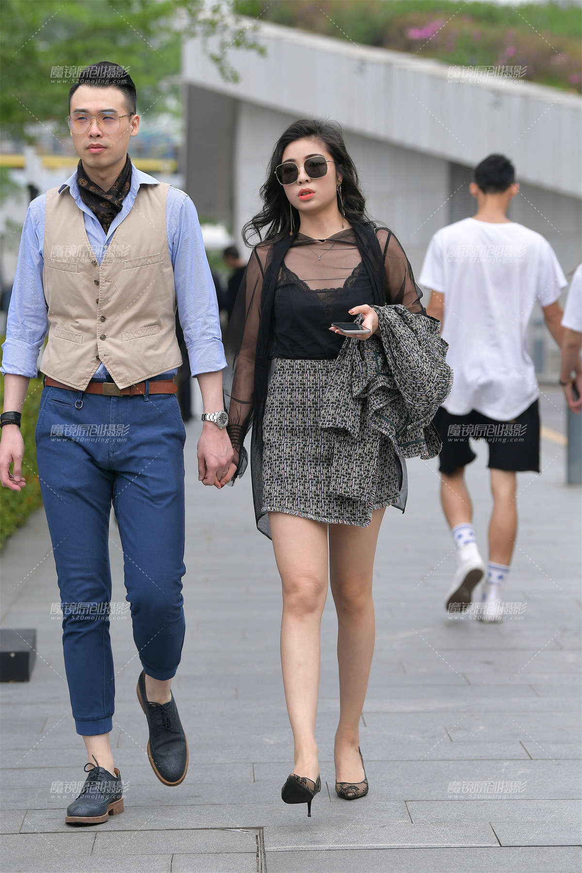 短裙美腿小姐姐-日更街拍