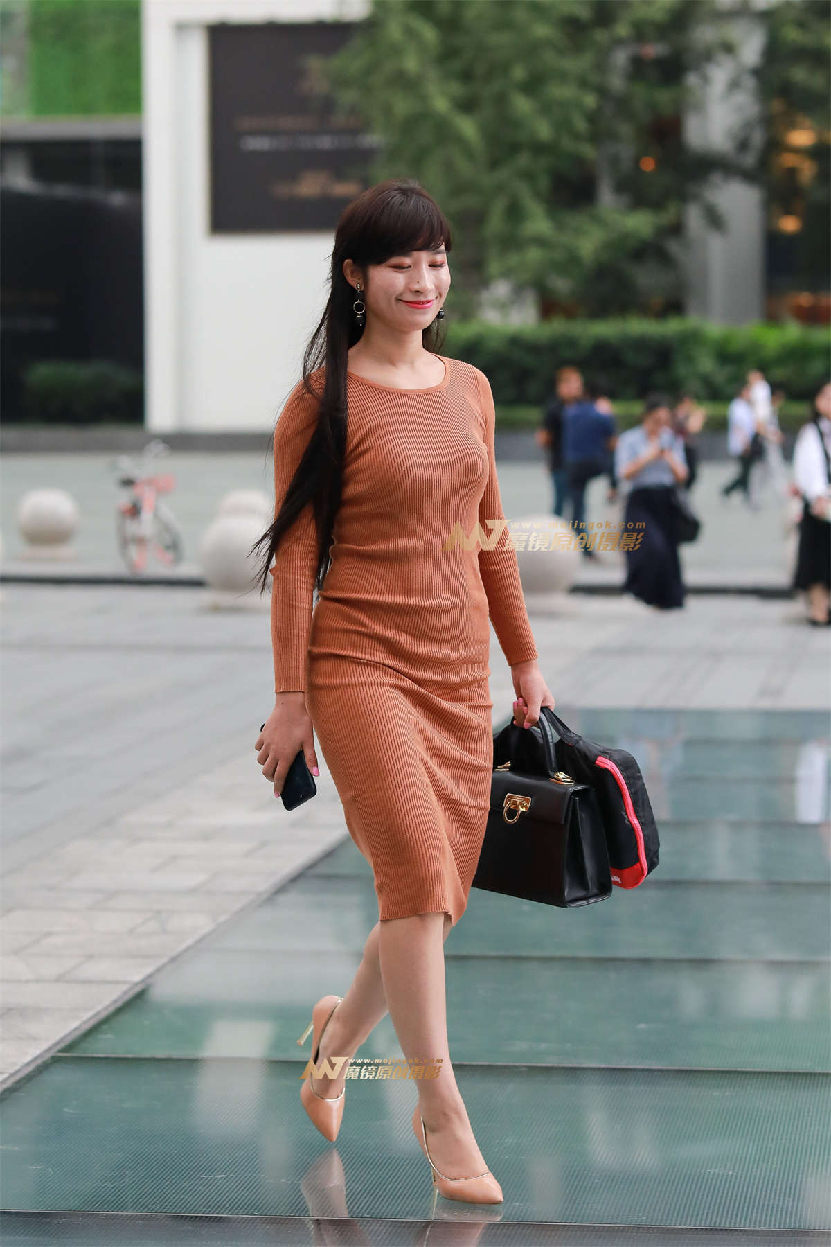 【凯恩赛帖】性感翘臀熟女-日更街拍