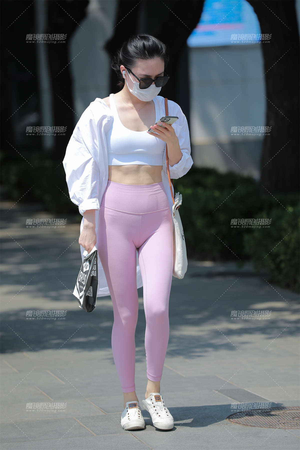 【玻璃赛帖】粉色瑜伽裤小姐姐-日更街拍