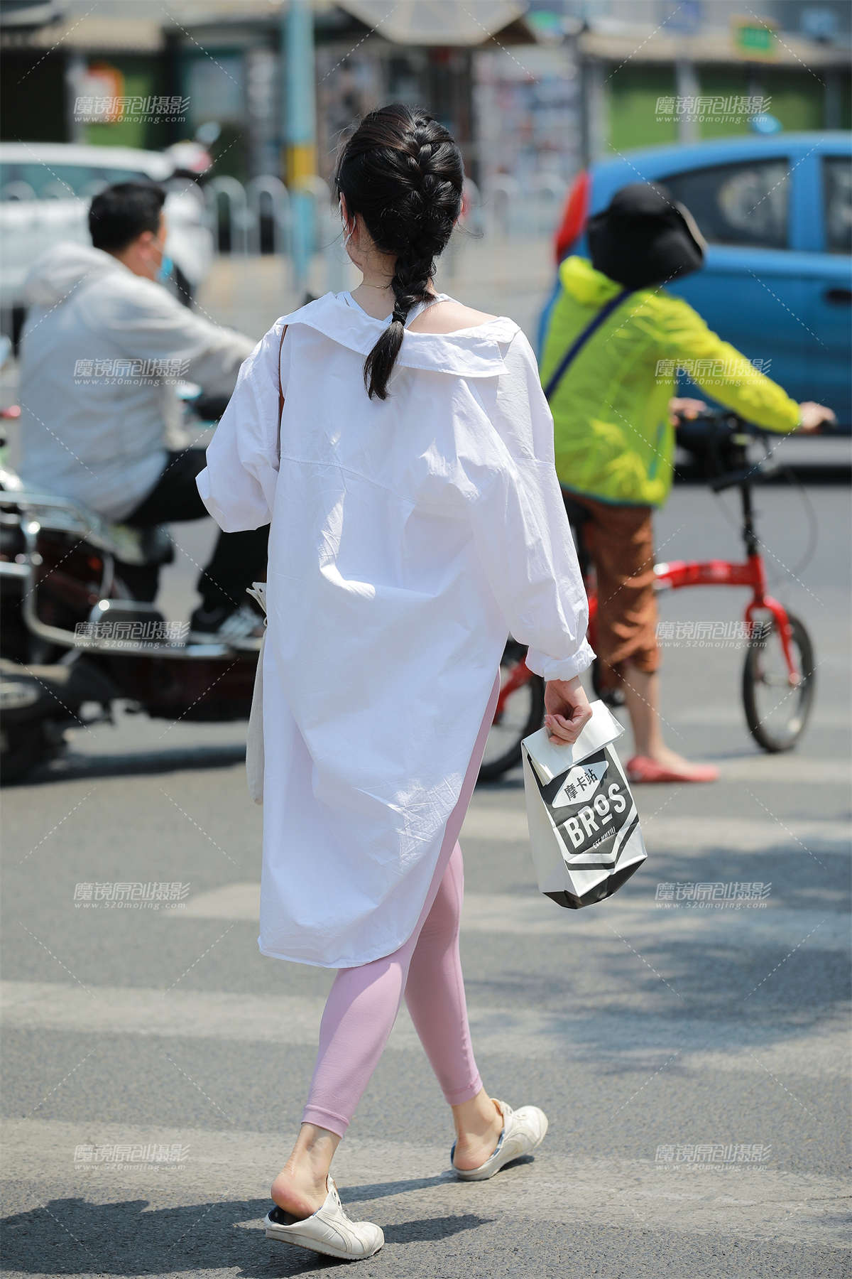 图片[2]-【玻璃赛帖】粉色瑜伽裤小姐姐-日更街拍