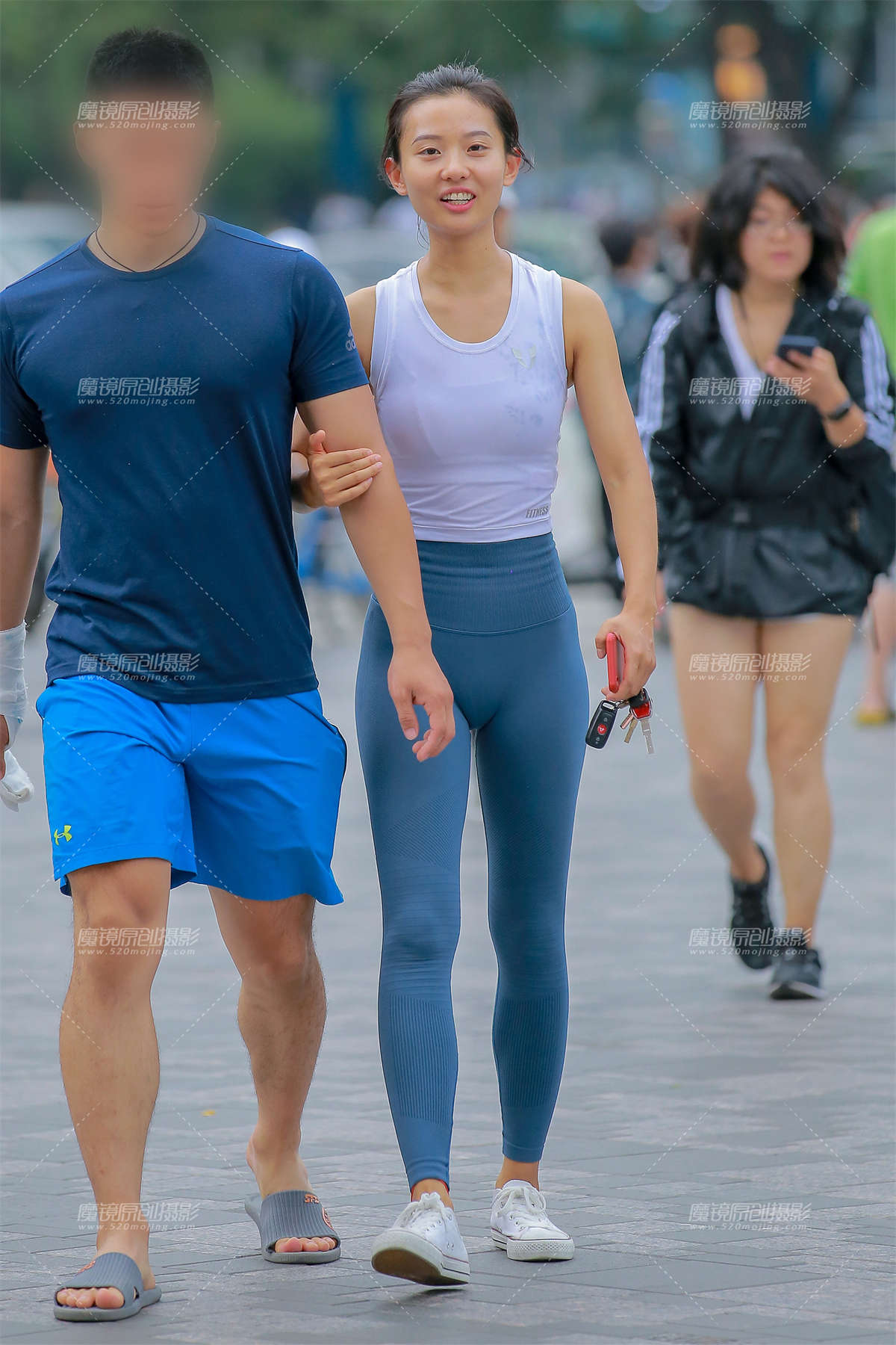 深蓝瑜伽服小妹-日更街拍