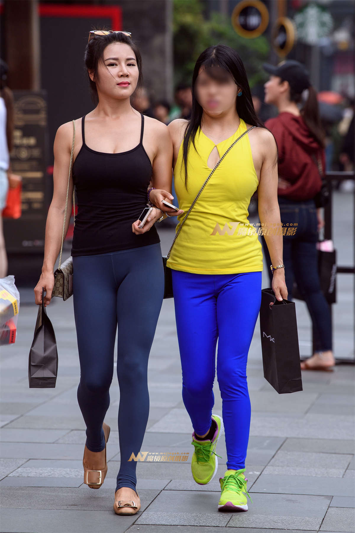 【久久赛帖】紧身魅力好身材-日更街拍