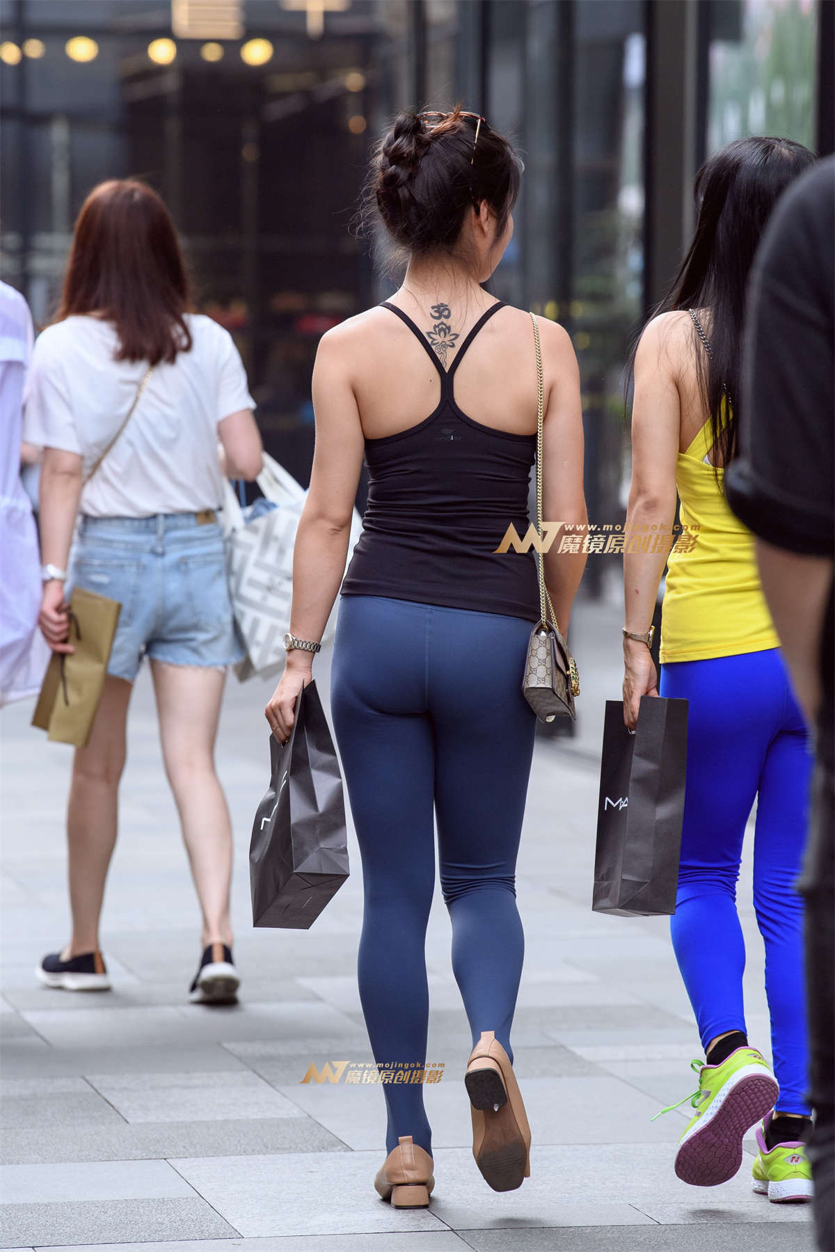 图片[2]-【久久赛帖】紧身魅力好身材-日更街拍