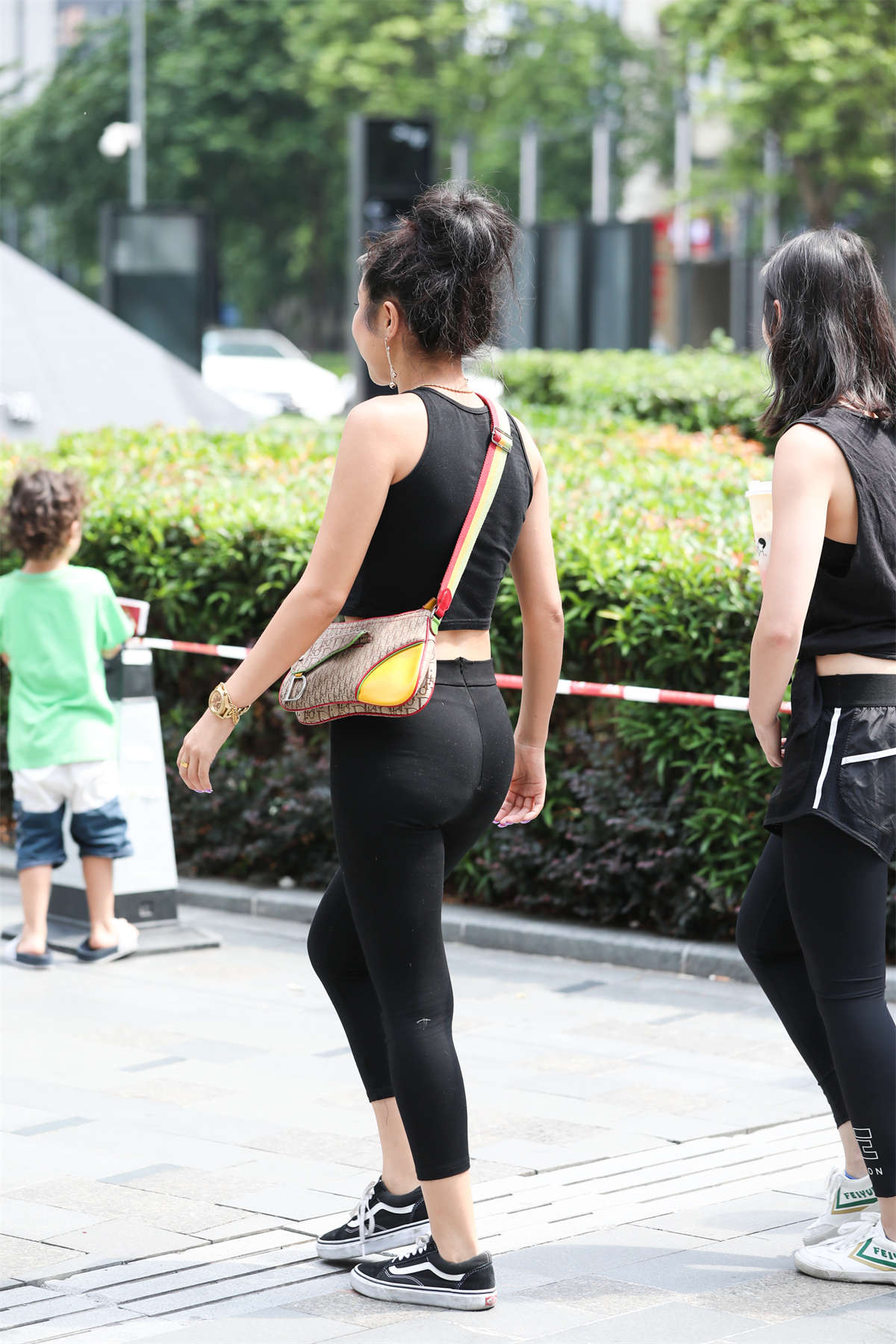 图片[2]-【辉辉赛贴-第十三贴】少妇黑色紧身裤-日更街拍