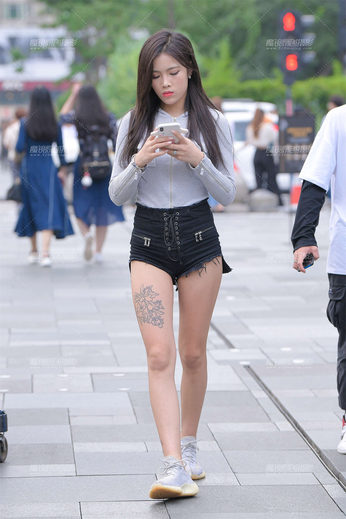 黑色热裤美眉-日更街拍