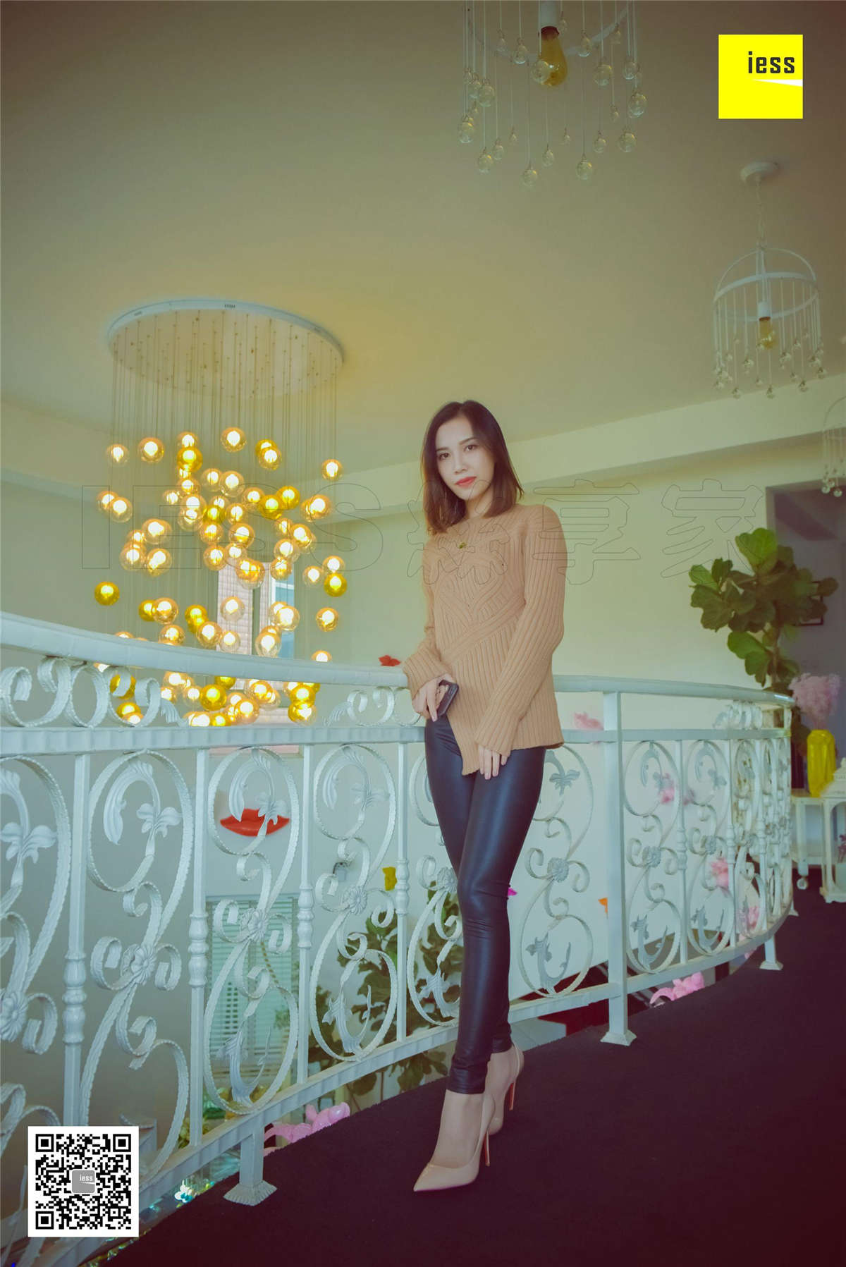 图片[2]-IESS异思趣向 丝享家112期：包裹在皮裤里的肉丝君君-日更街拍