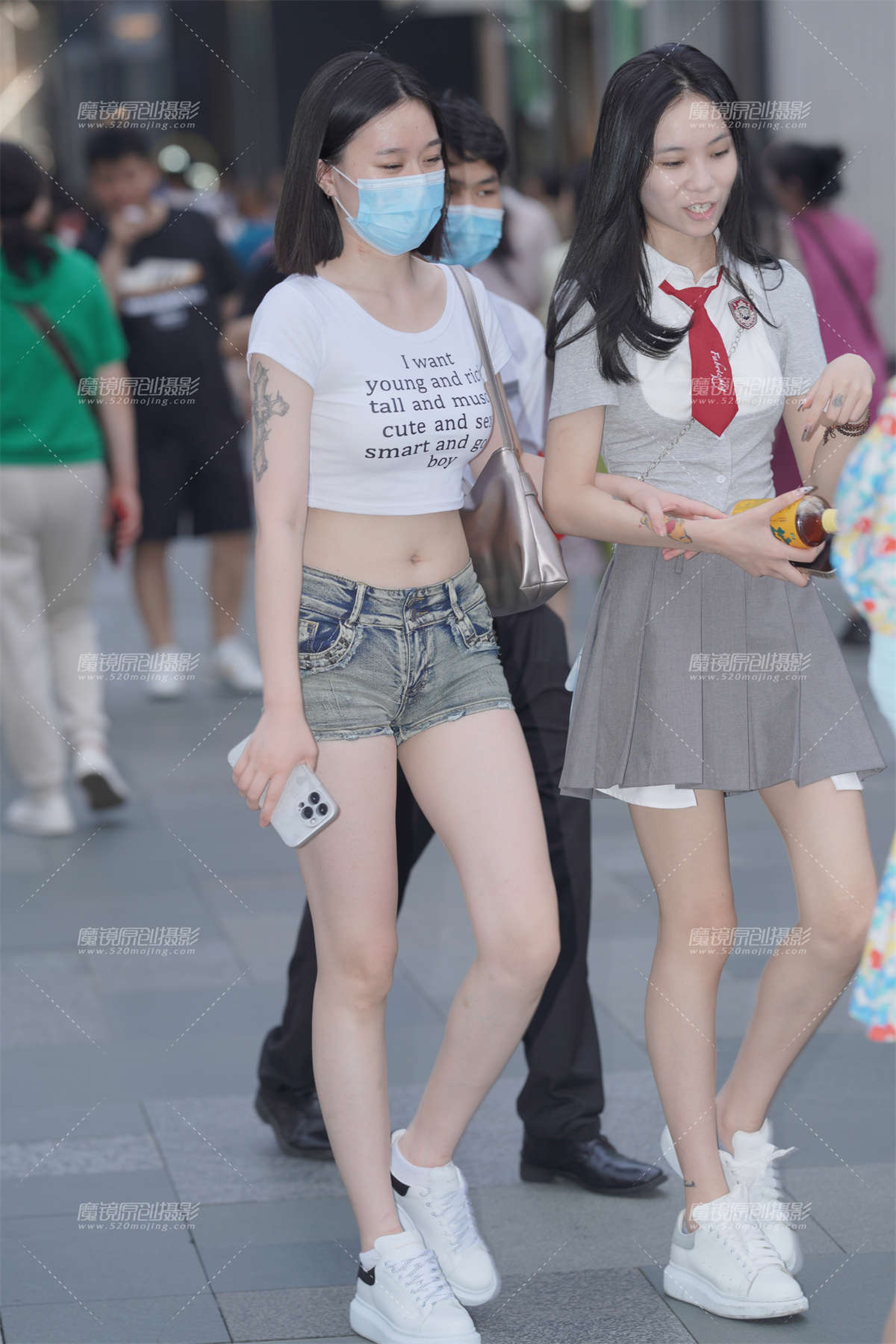 图片[2]-长腿热裤美眉-日更街拍