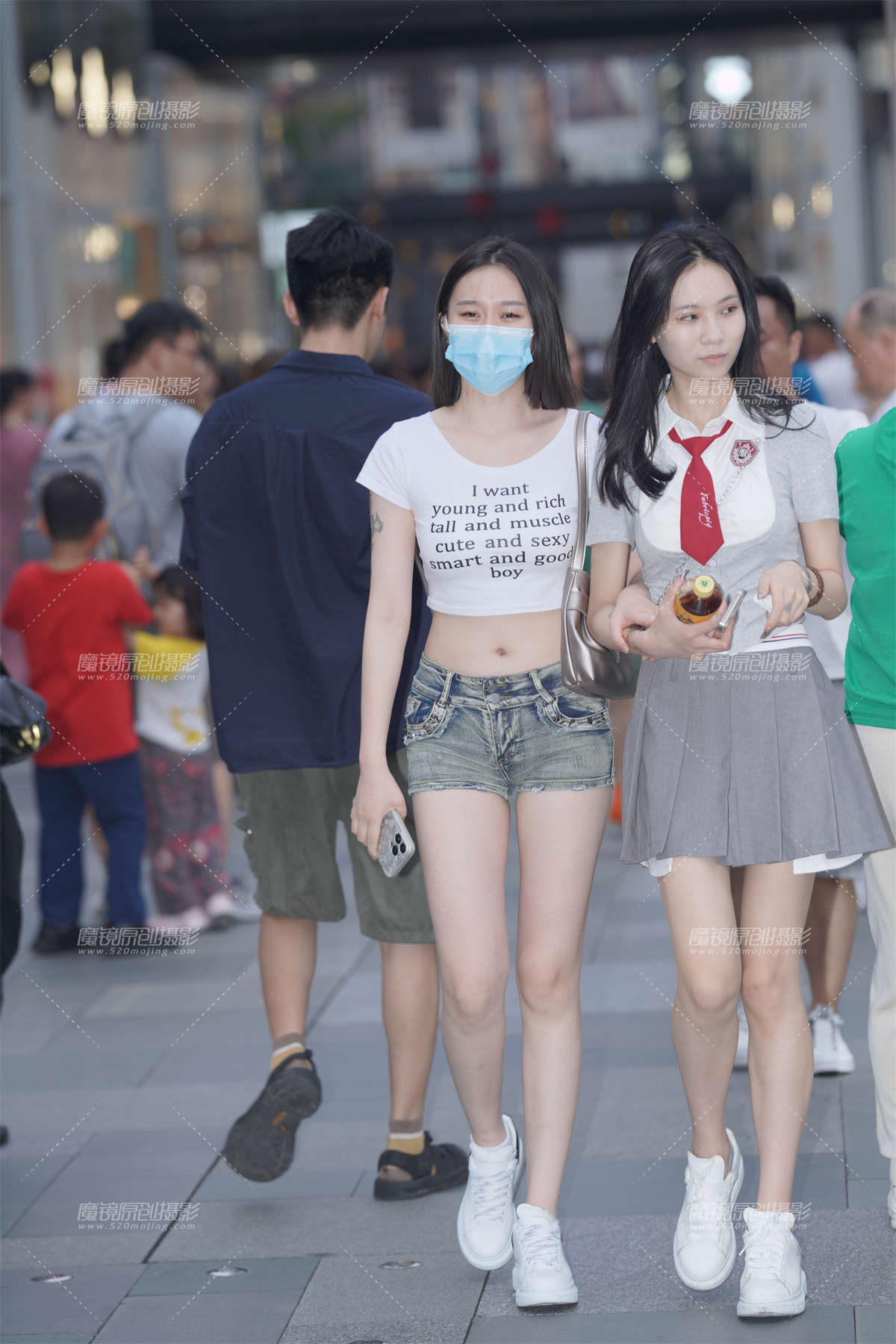 长腿热裤美眉-日更街拍