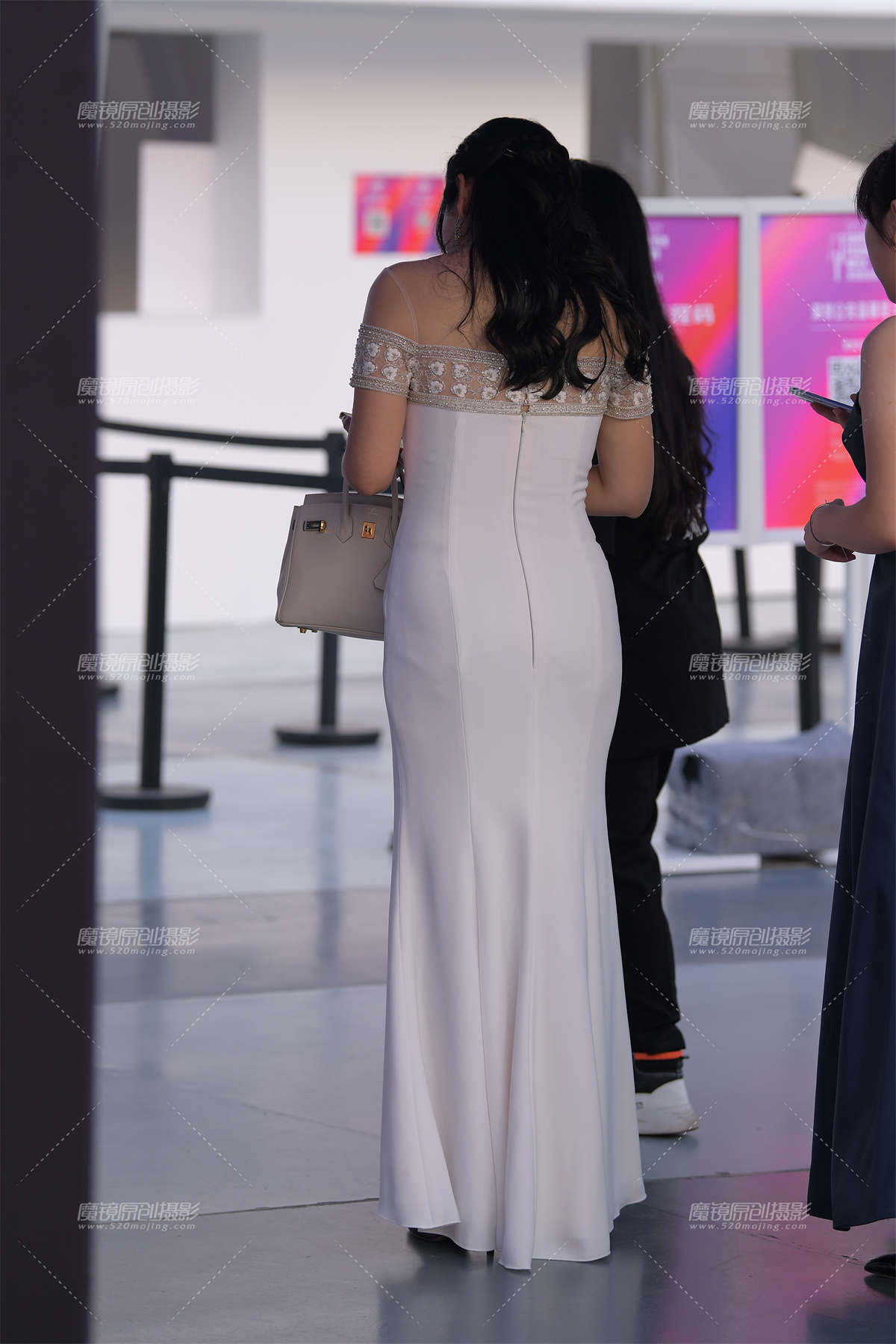 图片[2]-丰腴的晚装熟女-日更街拍