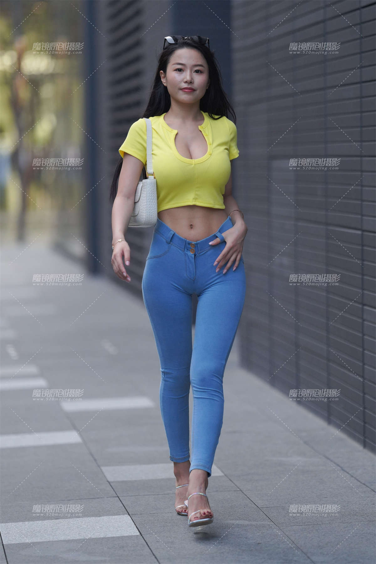 艳压群芳的身材-日更街拍