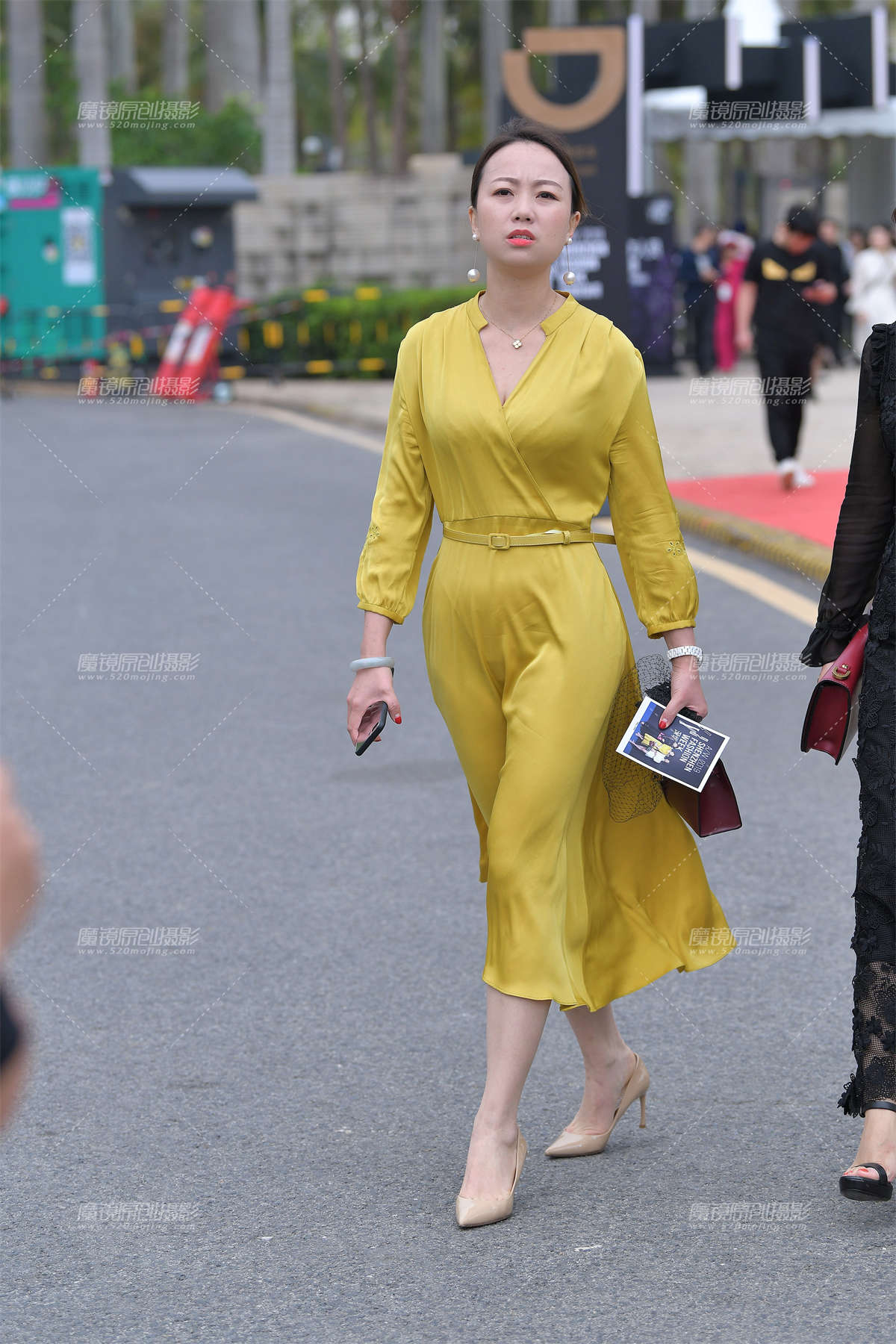 黄裙美少妇-日更街拍