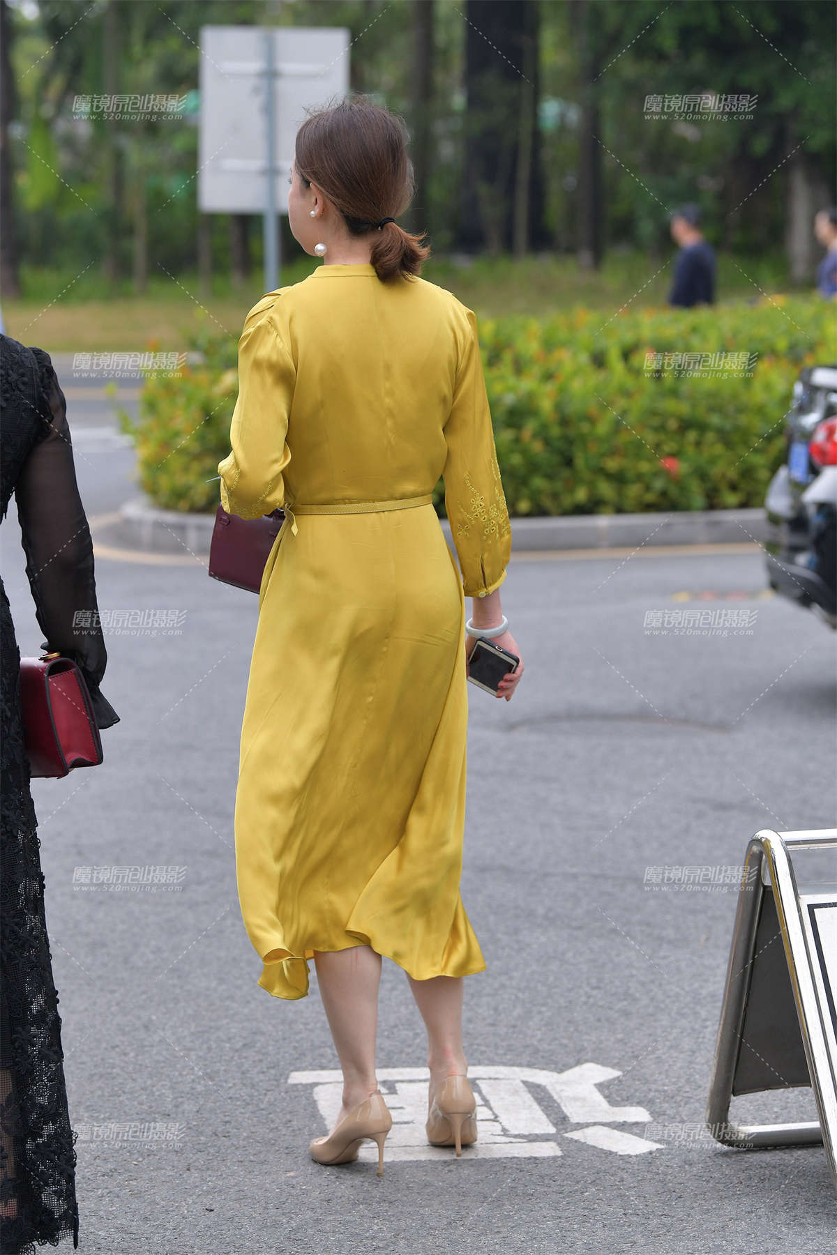 图片[2]-黄裙美少妇-日更街拍