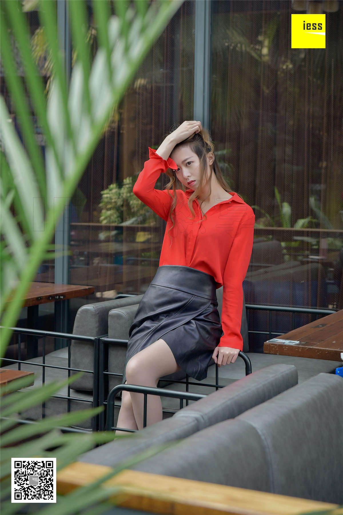 图片[2]-IESS异思趣向 丝享家113期：鱼嘴漆皮高跟紫紫-日更街拍