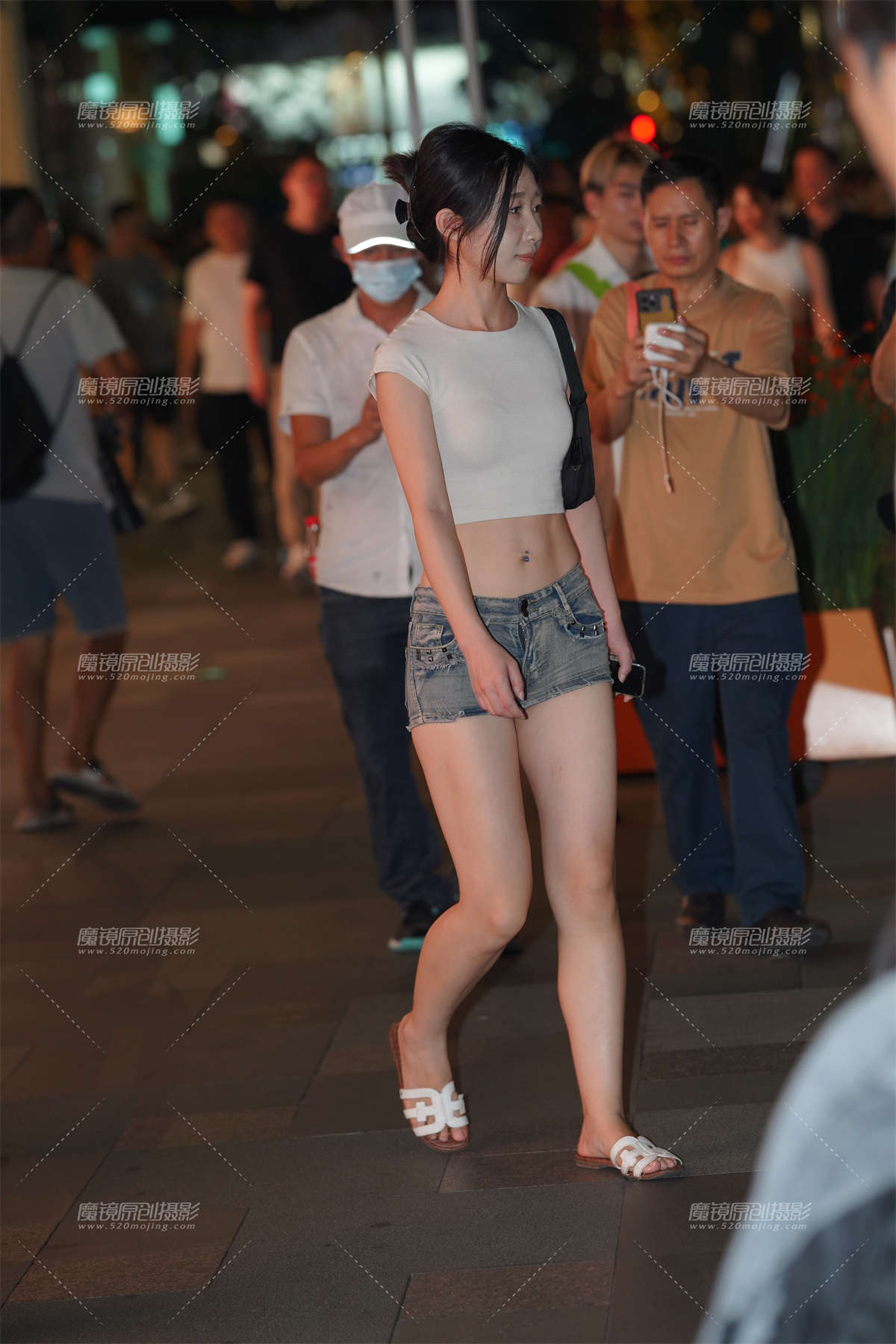 这小蛮腰肉肉腿 爱了-日更街拍